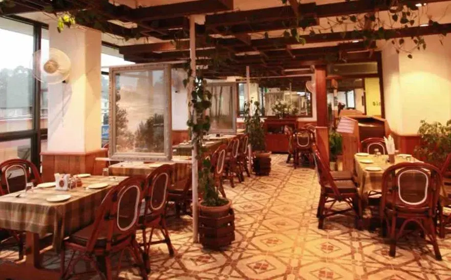 Restaurant/places to eat in Hotel Centre Point Restaurant/places to eat in Hotel Centre Point