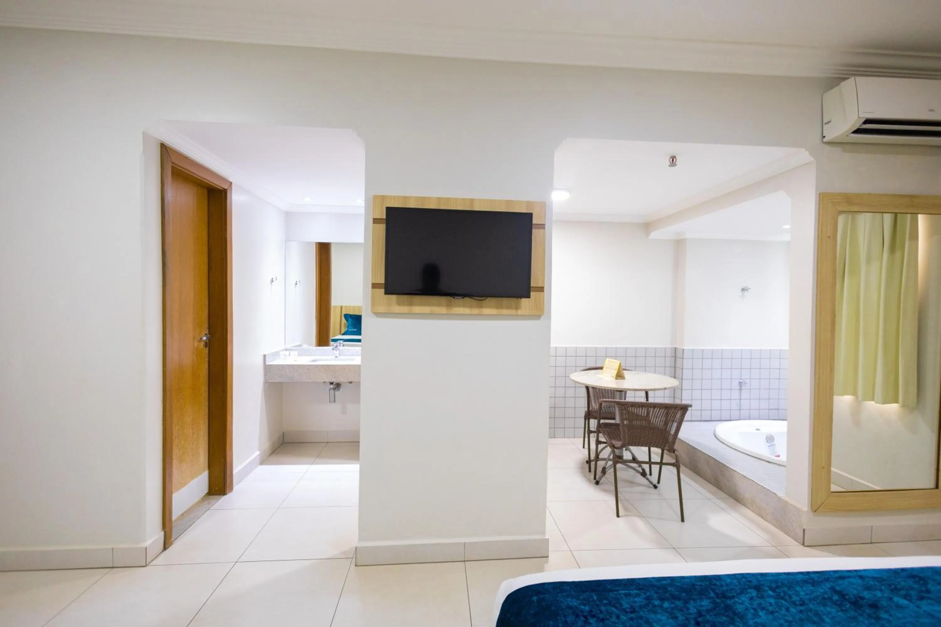 Living room, Bed in HOT SPRINGS HOTEL - BVTUR