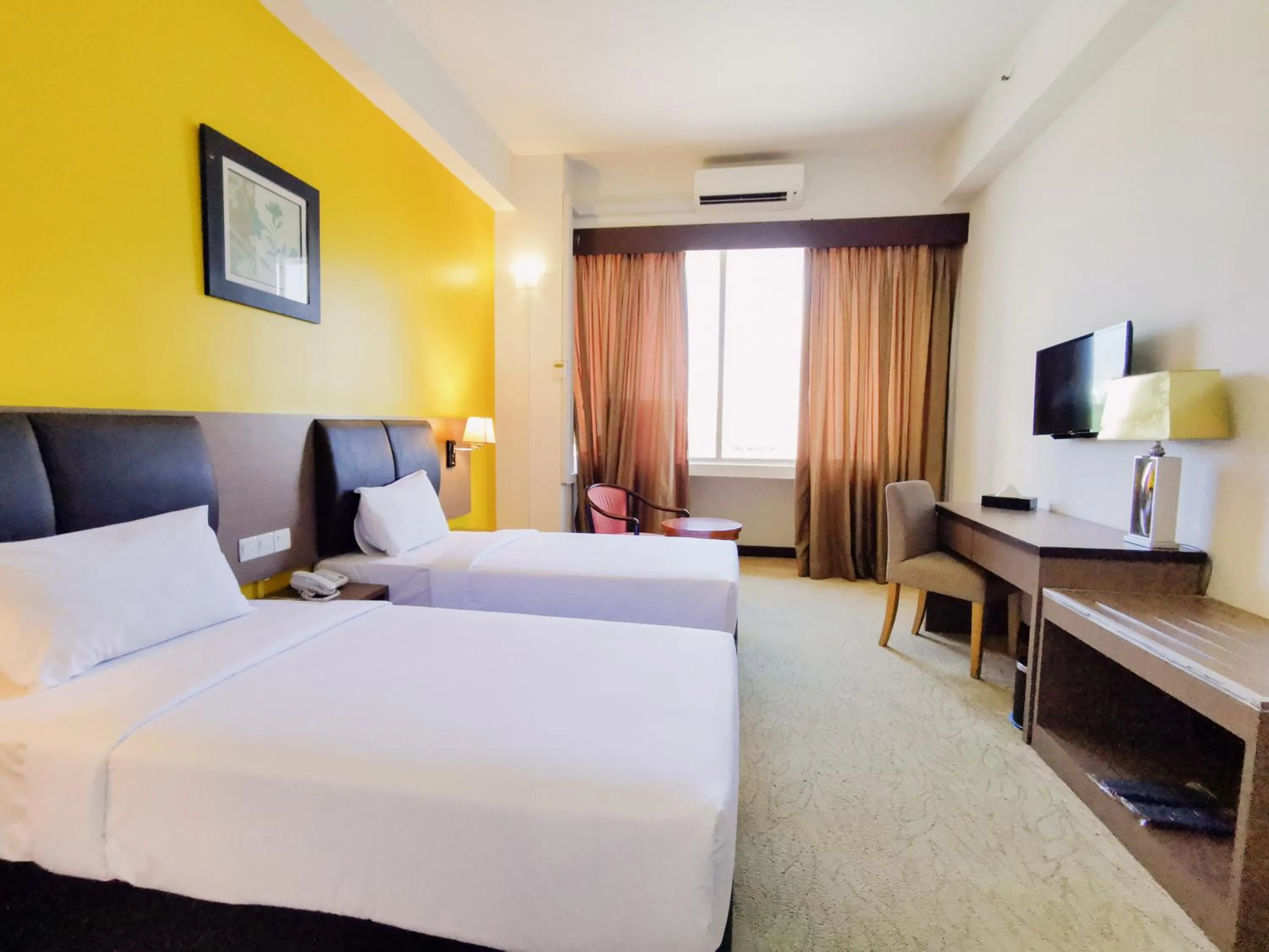 Photo of the whole room, Bed in Hotel Sentral Melaka @ City Centre