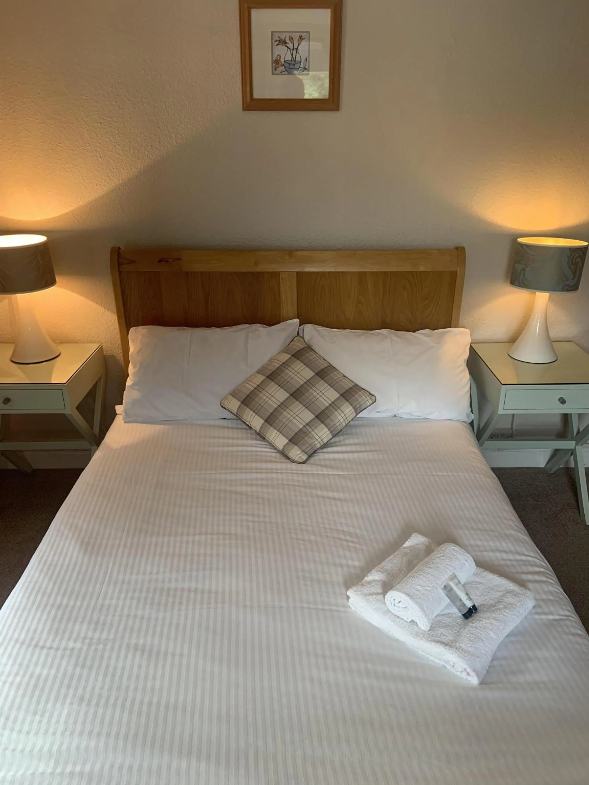 Bedroom, Bed in The Halfway House Pub and Kitchen