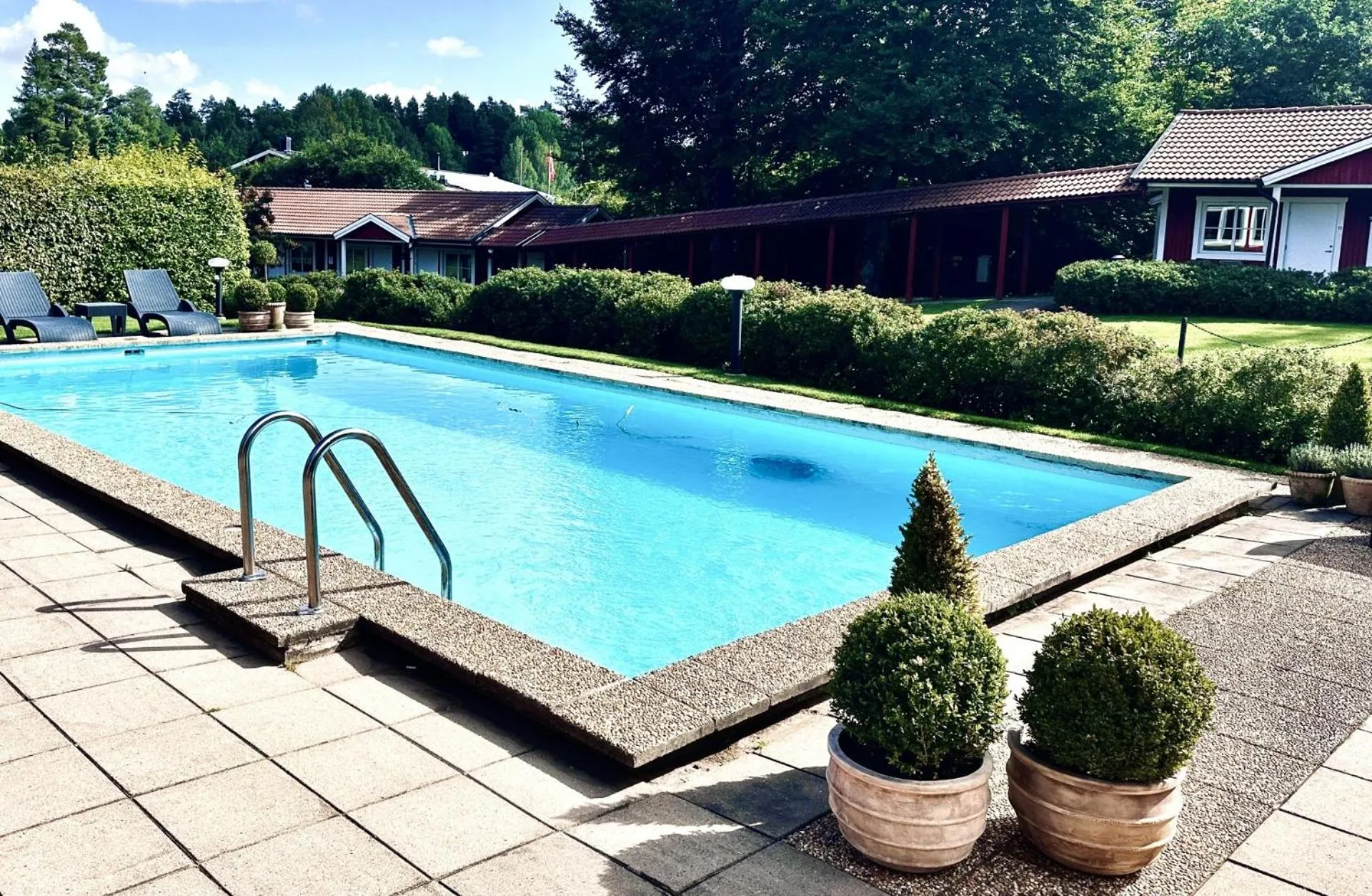 Swimming pool in Hotell Miskarp