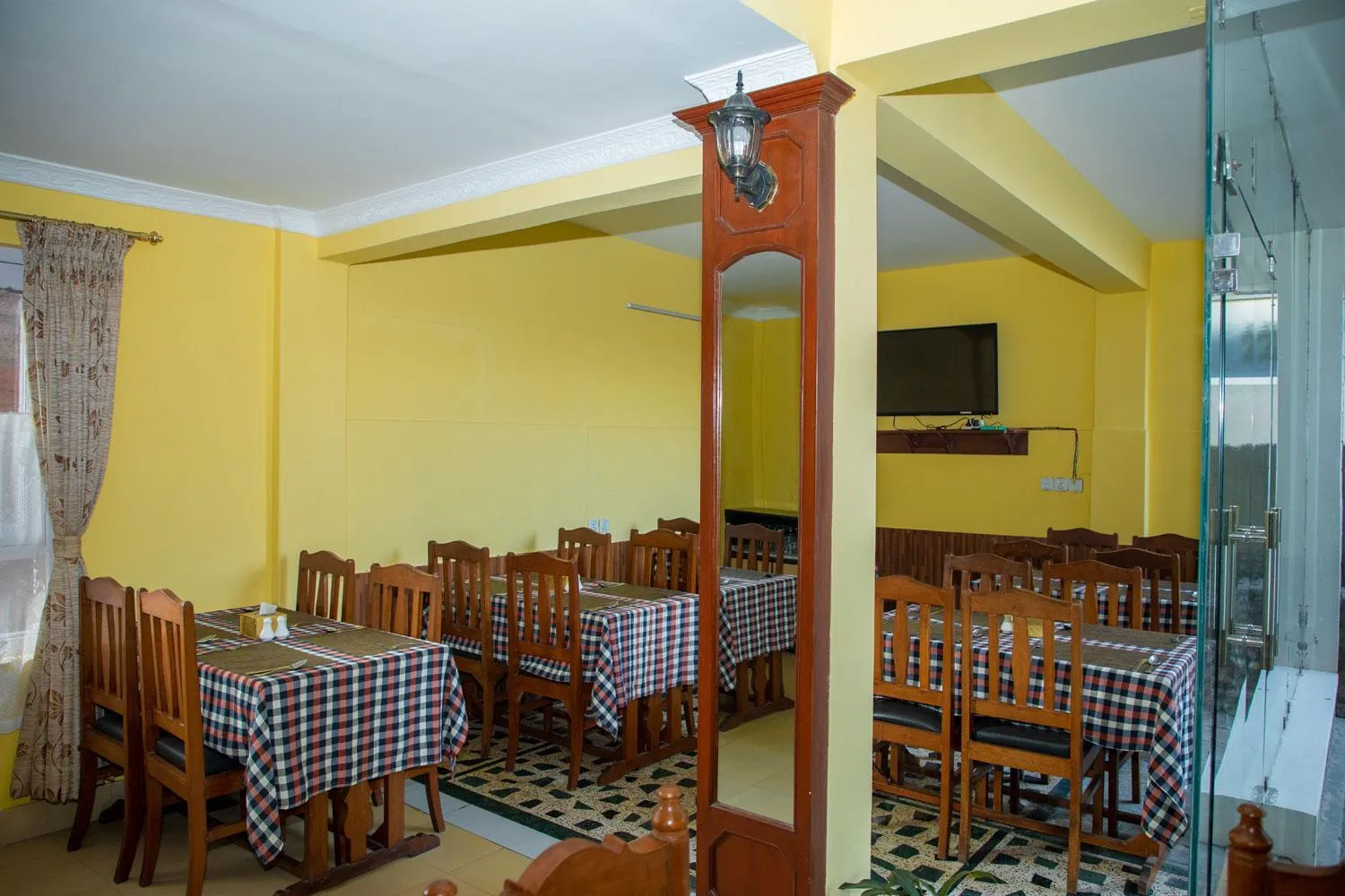 Restaurant/places to eat in Hotel Bougainvillea