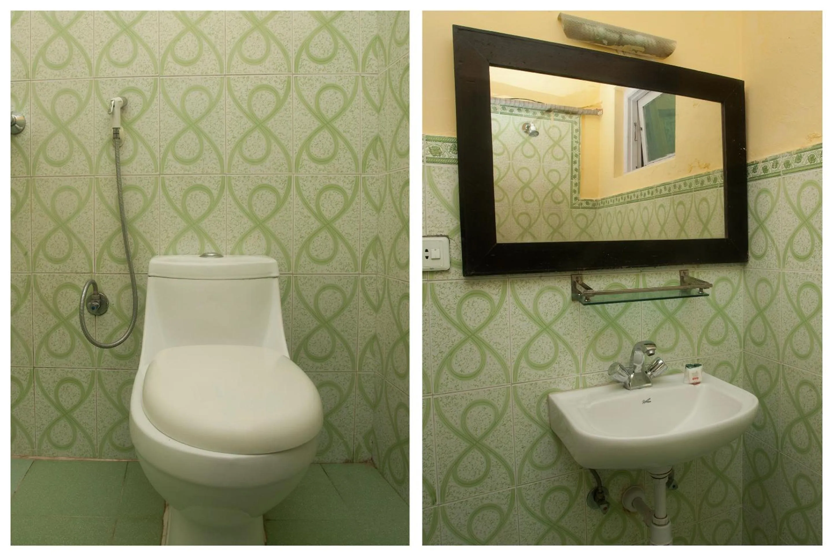 Toilet in Hotel Bougainvillea