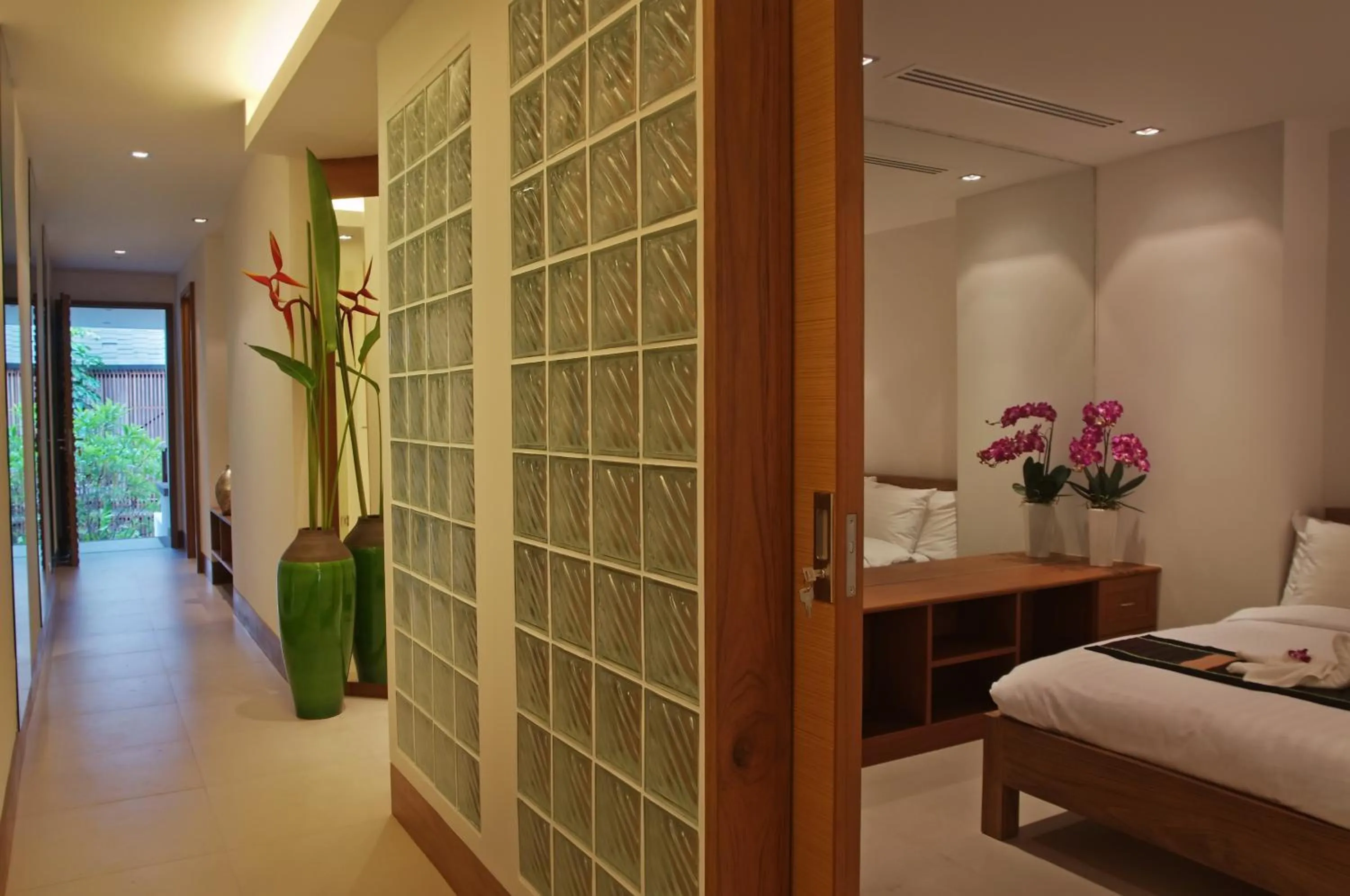 Bedroom, Bed in Pearl of Naithon