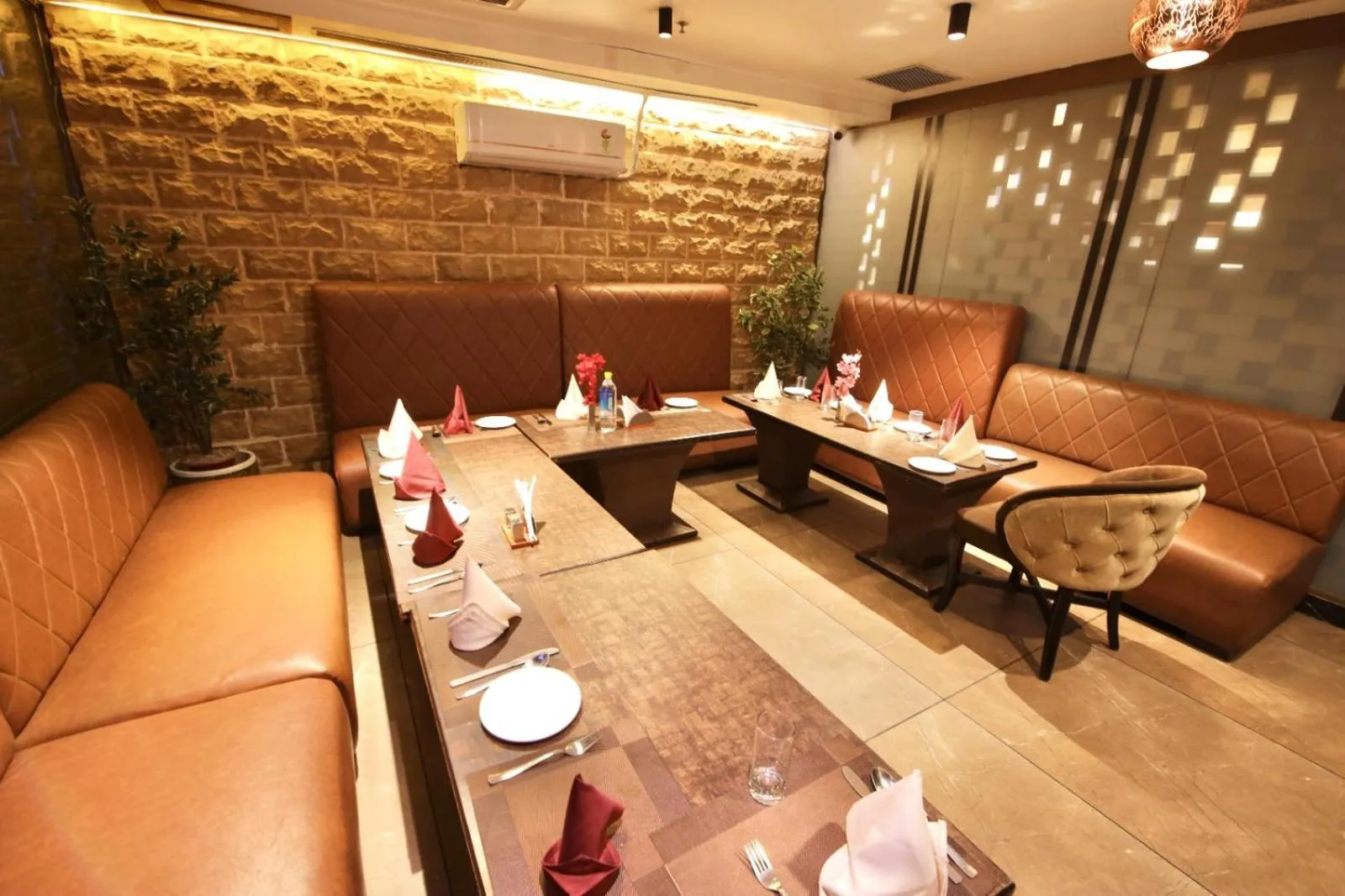 Restaurant/places to eat in Hotel Harmony Inn