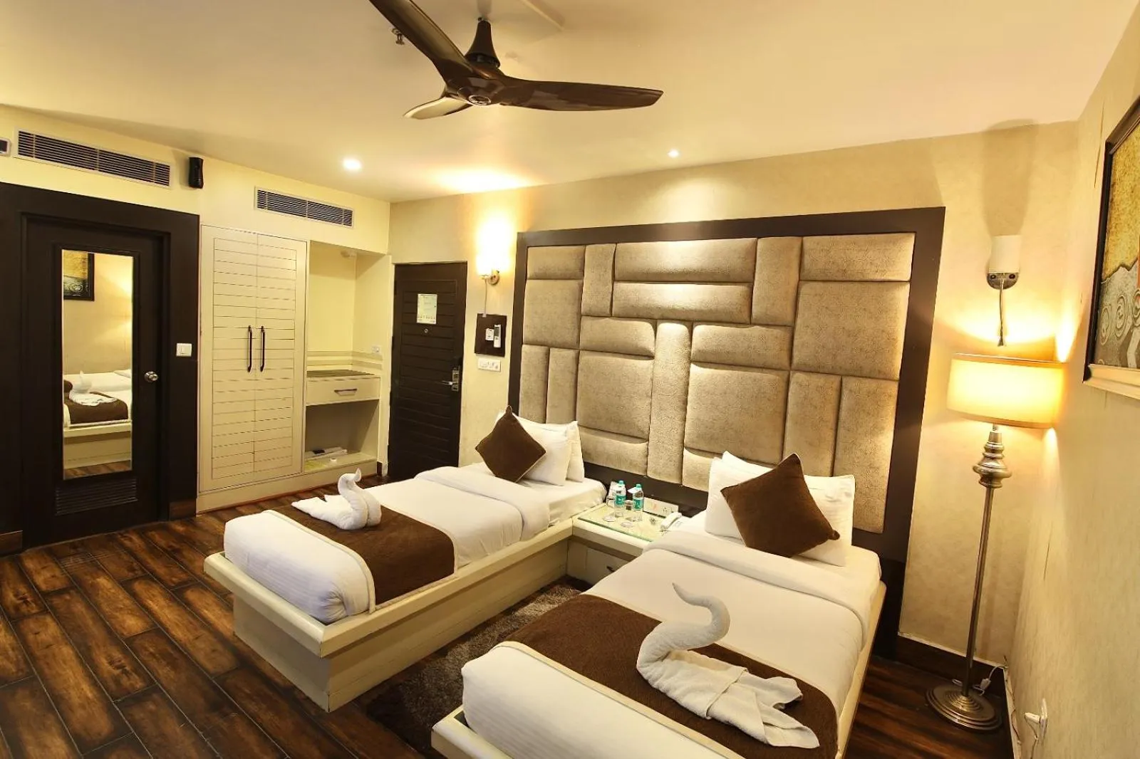 Bedroom, Bed in Hotel Harmony Inn