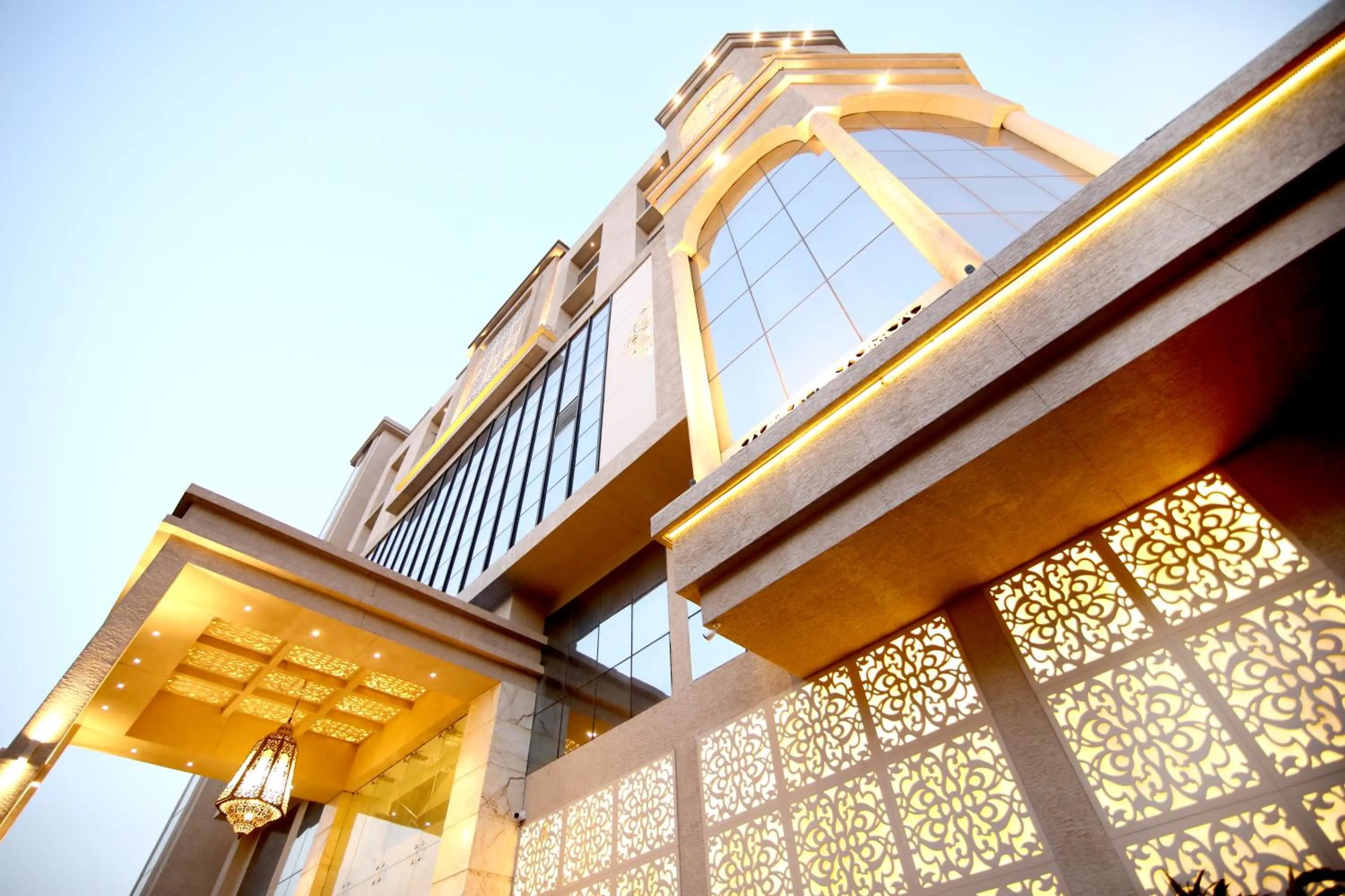 Property building in Hotel Harmony Inn