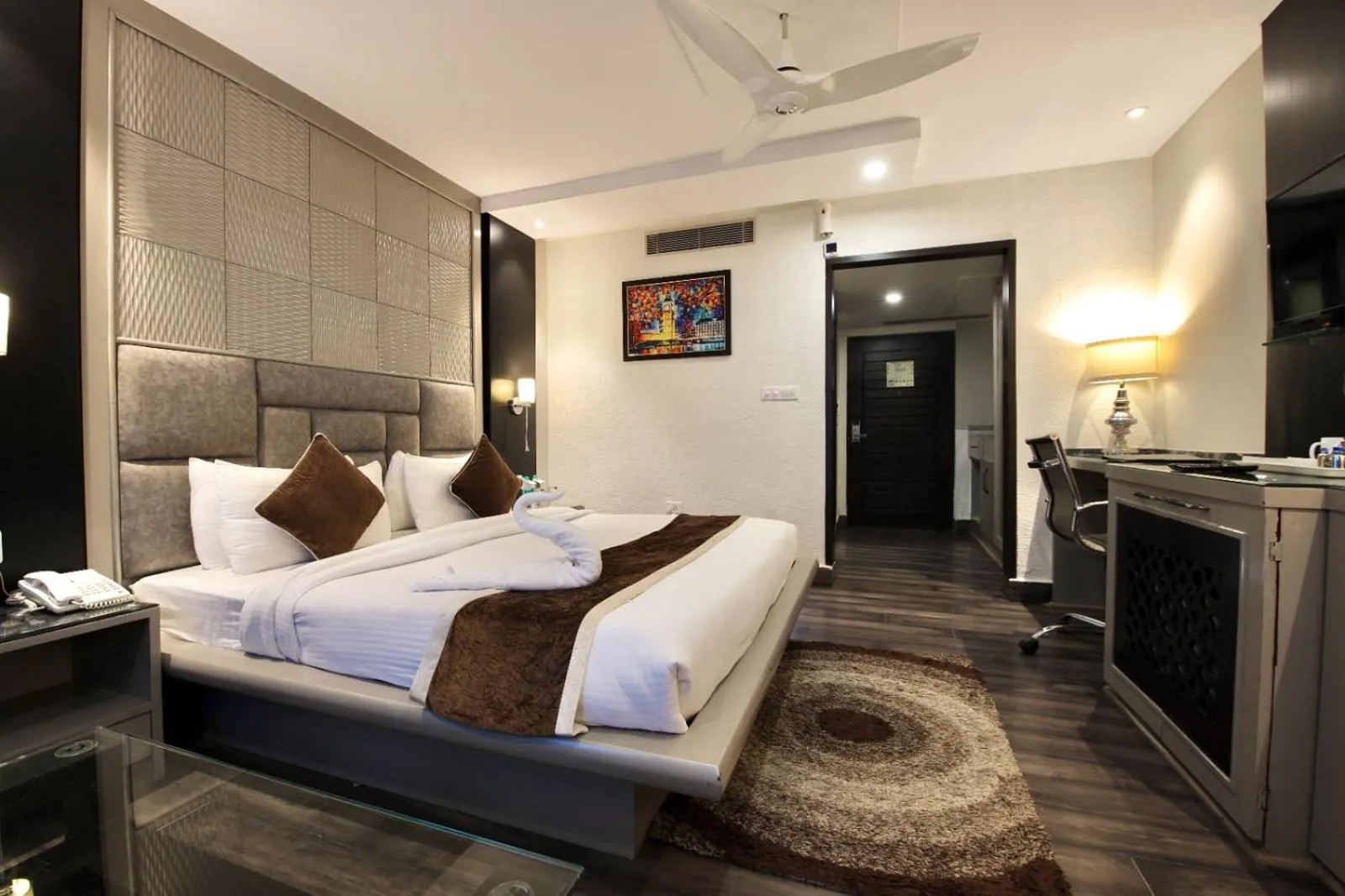 Bedroom, Bed in Hotel Harmony Inn