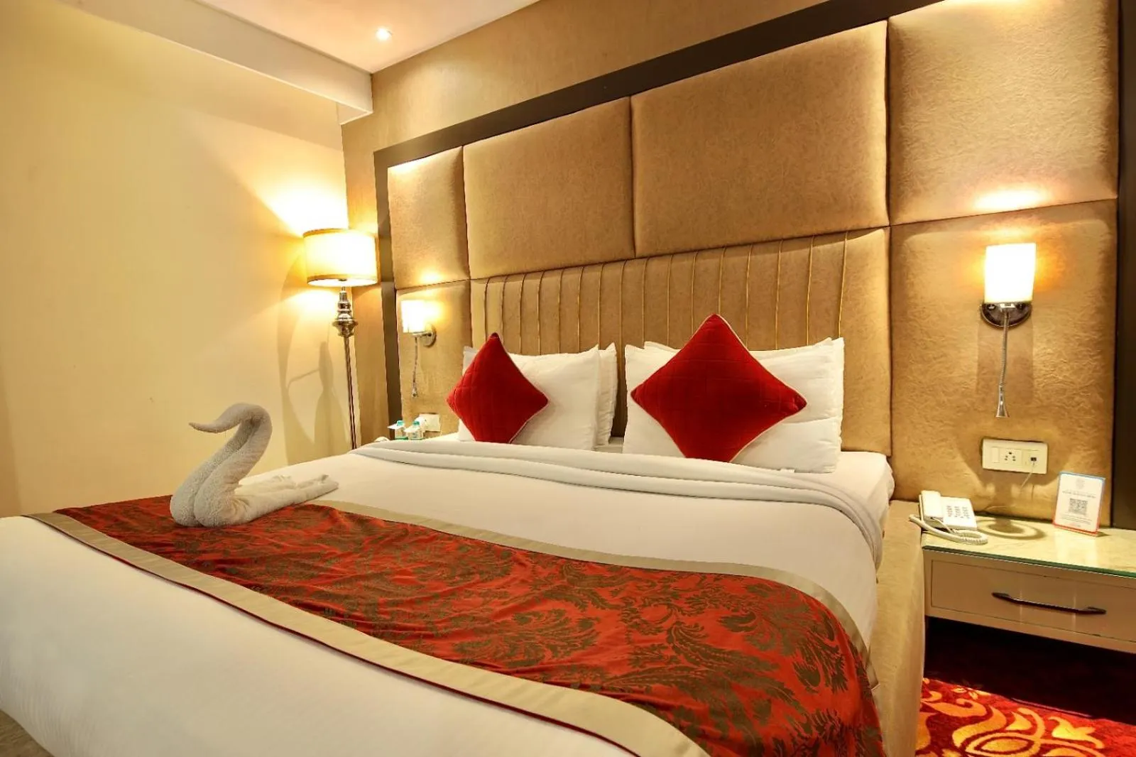 Bedroom, Bed in Hotel Harmony Inn