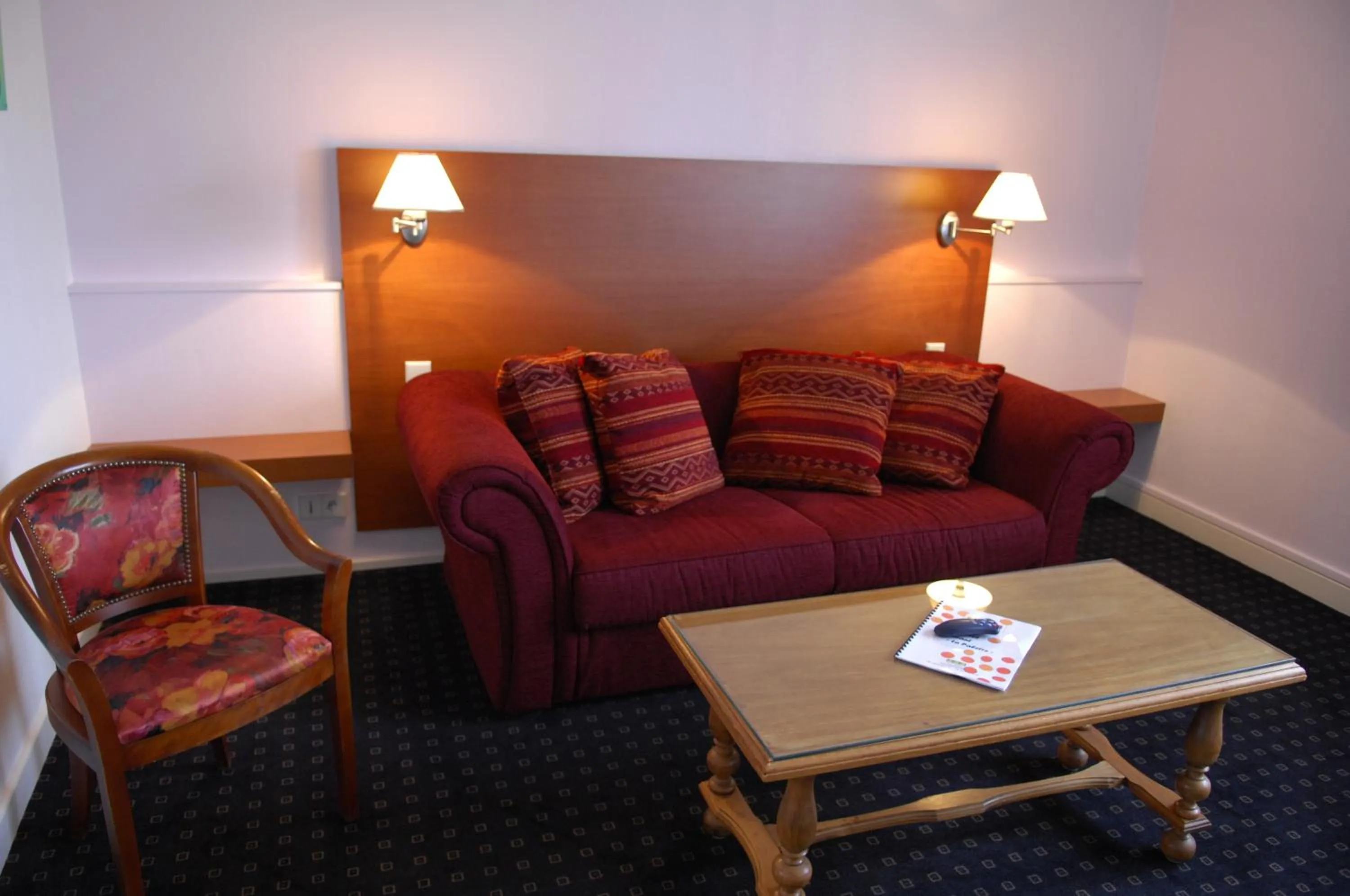 Living room in Hôtel Restaurant Logis La Palette