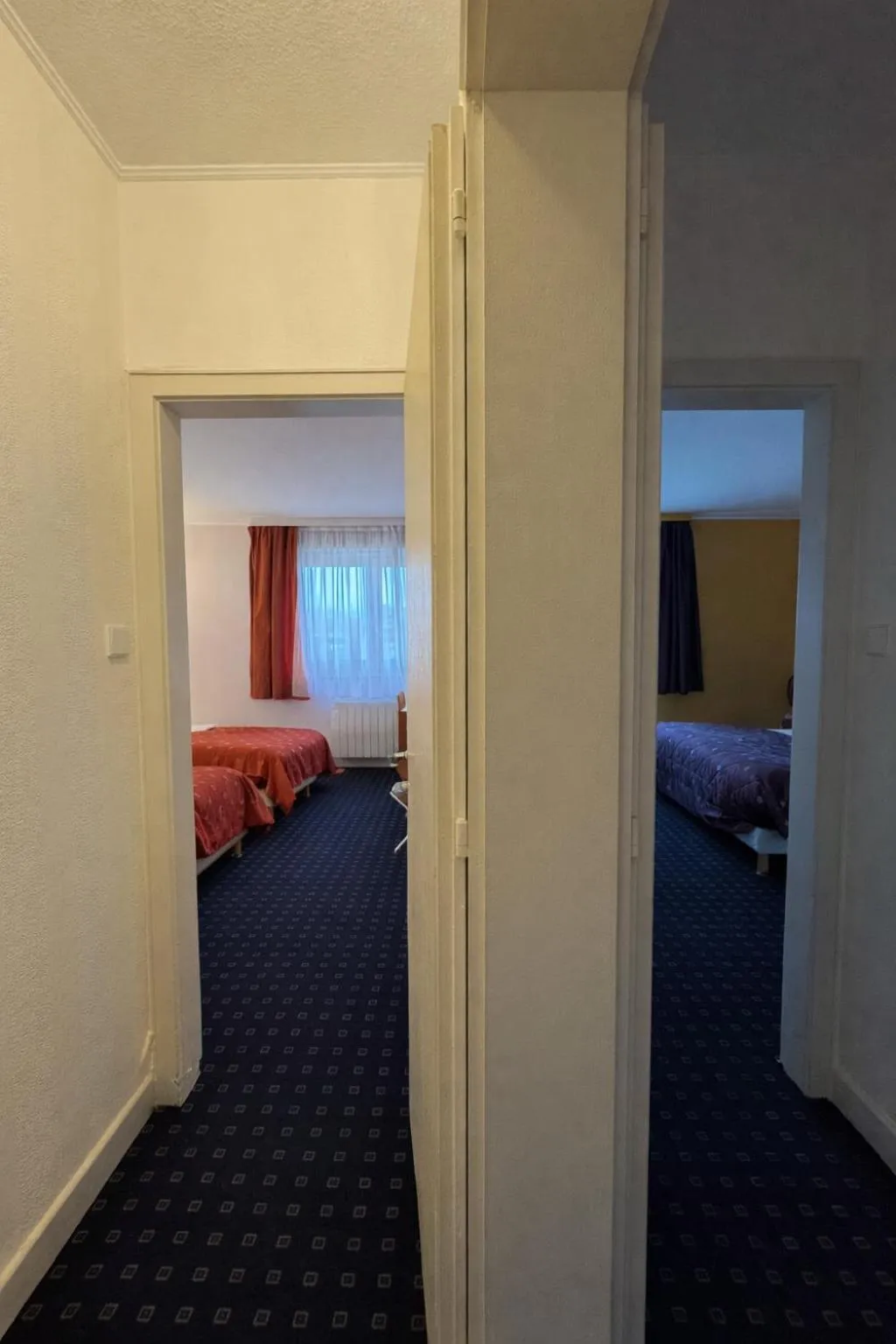 Bed in Hôtel Restaurant Logis La Palette