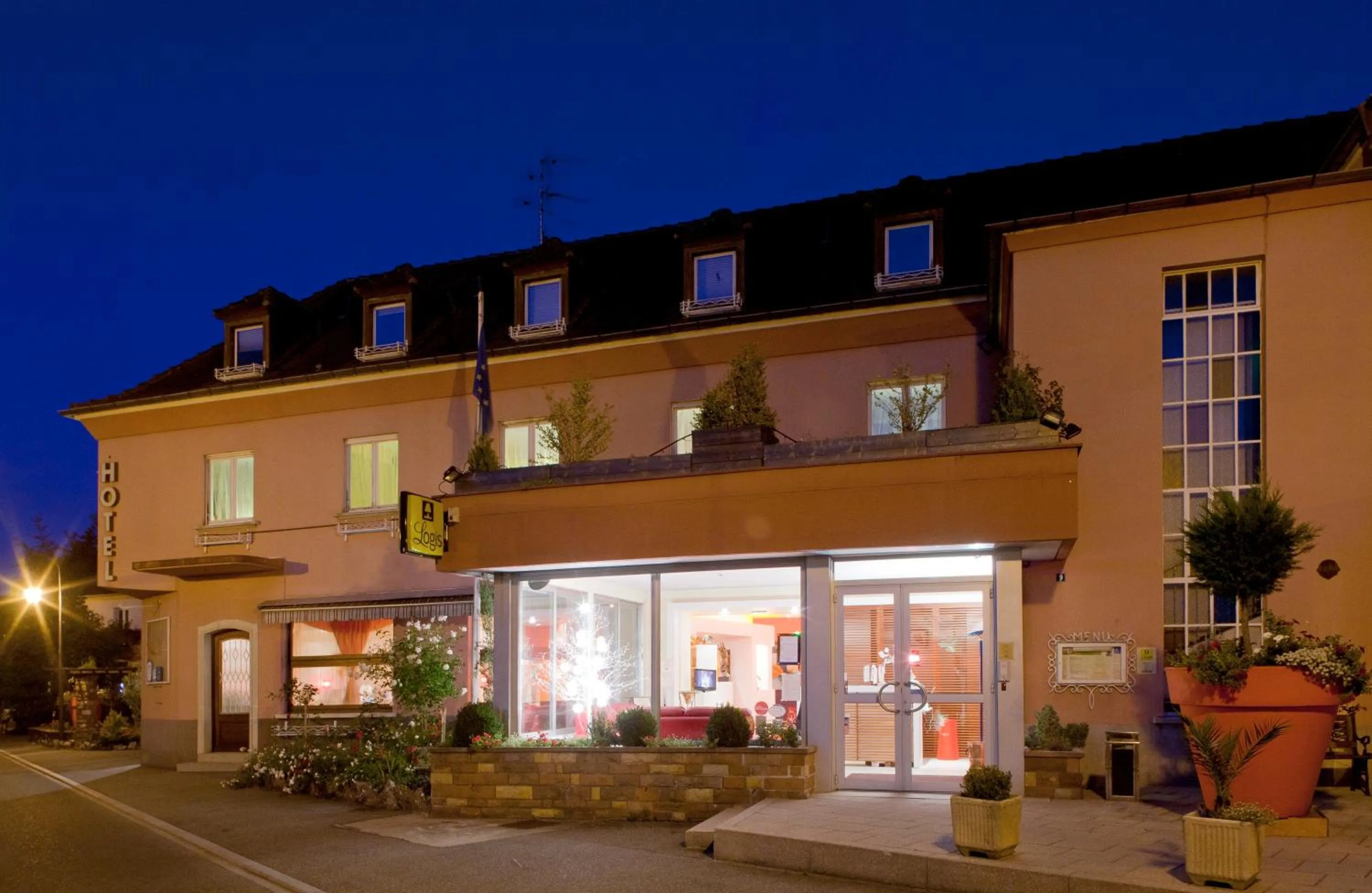 Facade/entrance in Hôtel Restaurant Logis La Palette