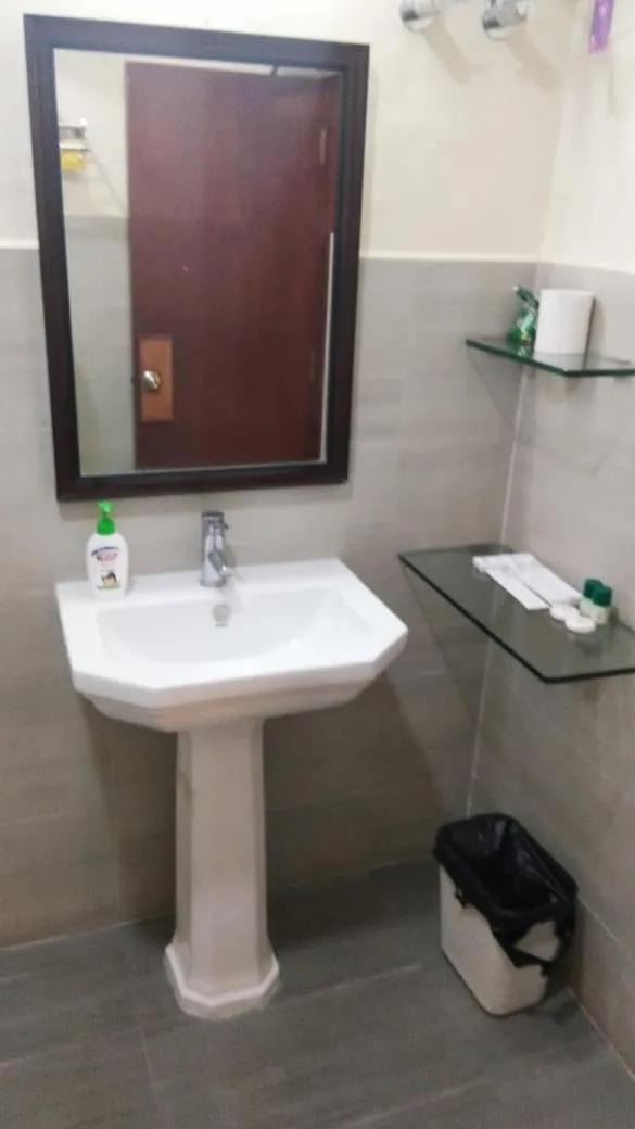 Bathroom in Hanu Reddy Residences Wallace Garden
