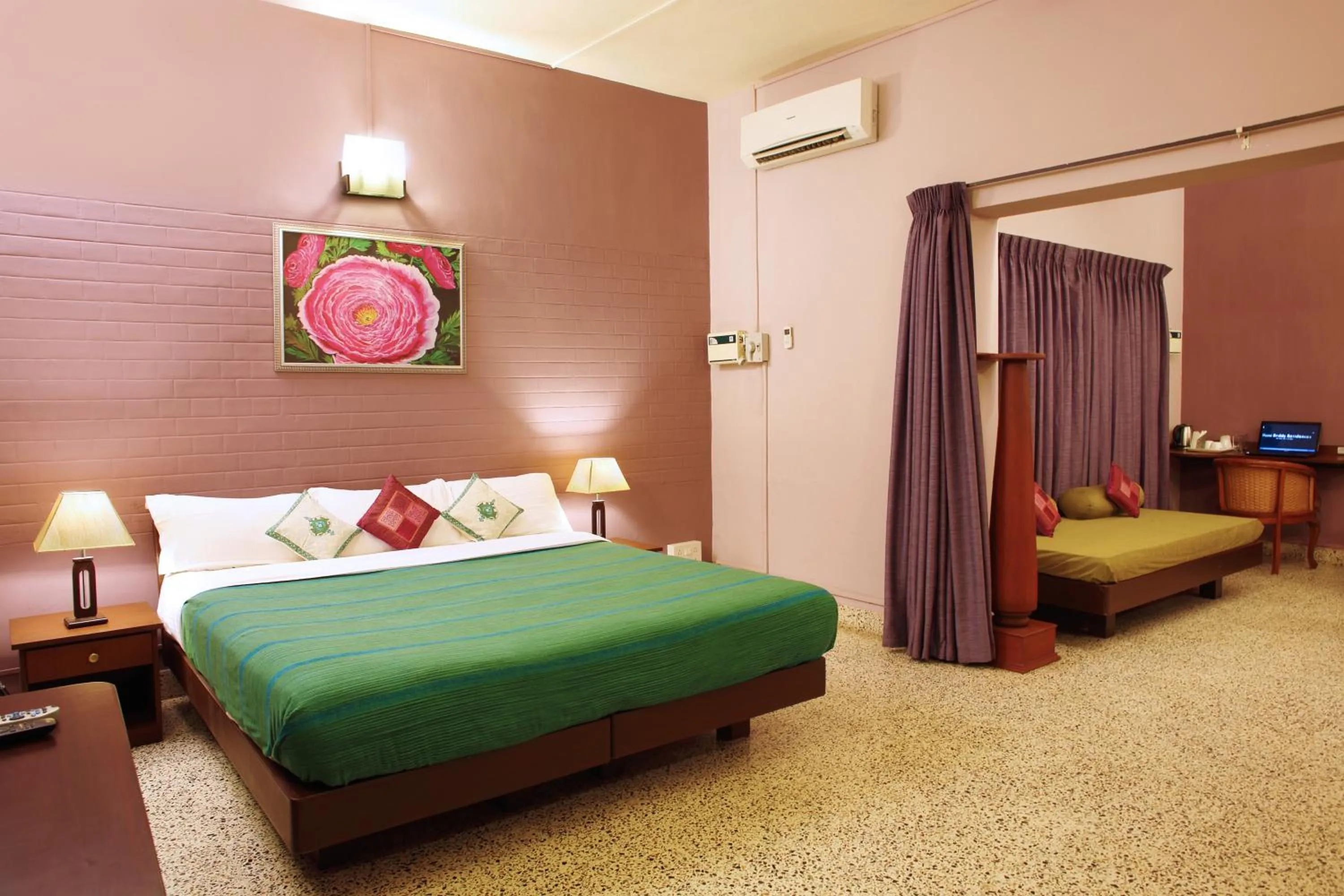 Photo of the whole room, Bed in Hanu Reddy Residences Wallace Garden