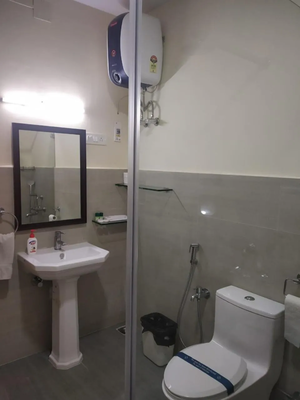Bathroom in Hanu Reddy Residences Wallace Garden