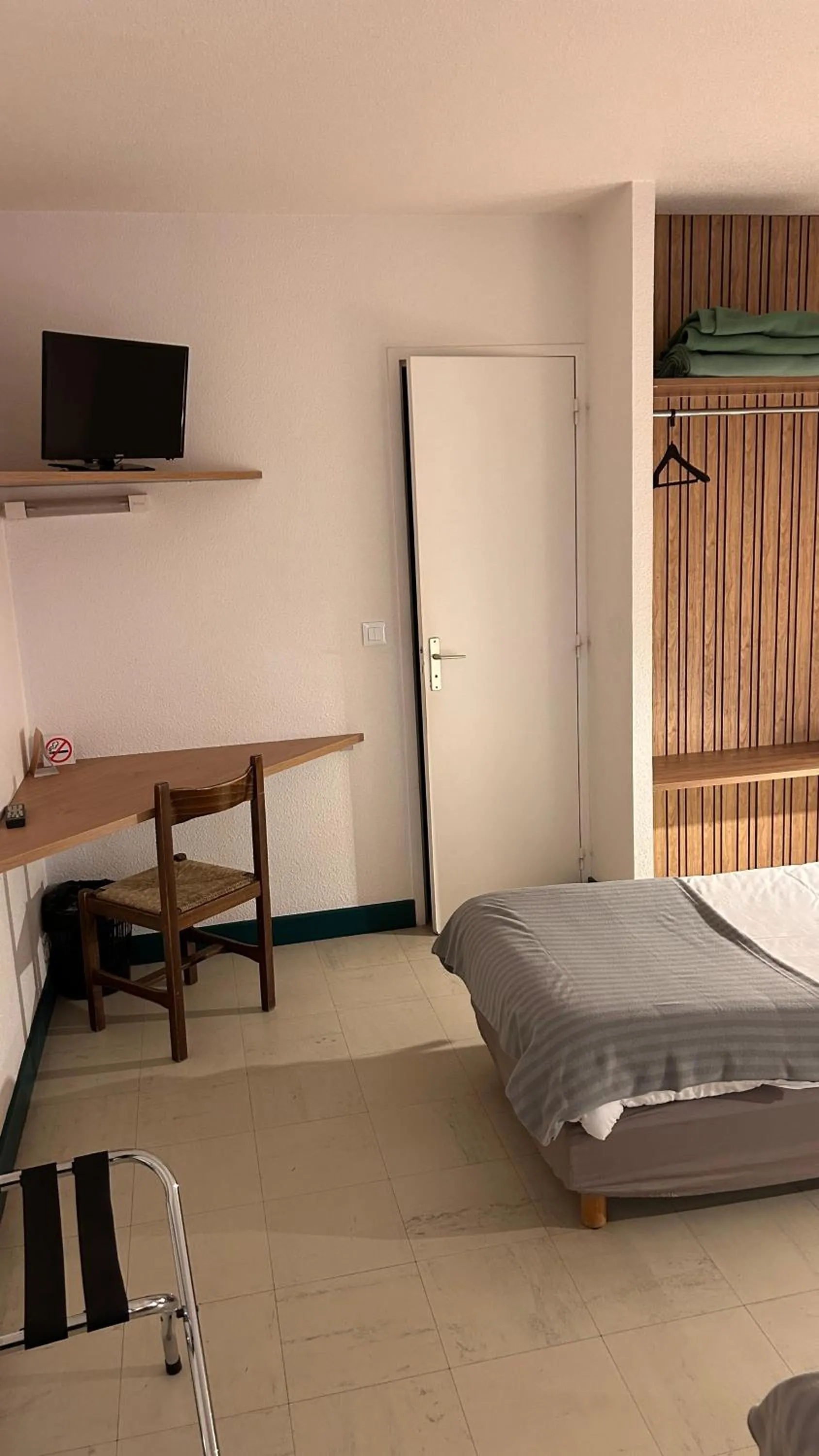 Photo of the whole room, Bed in Hotel Du Rocher