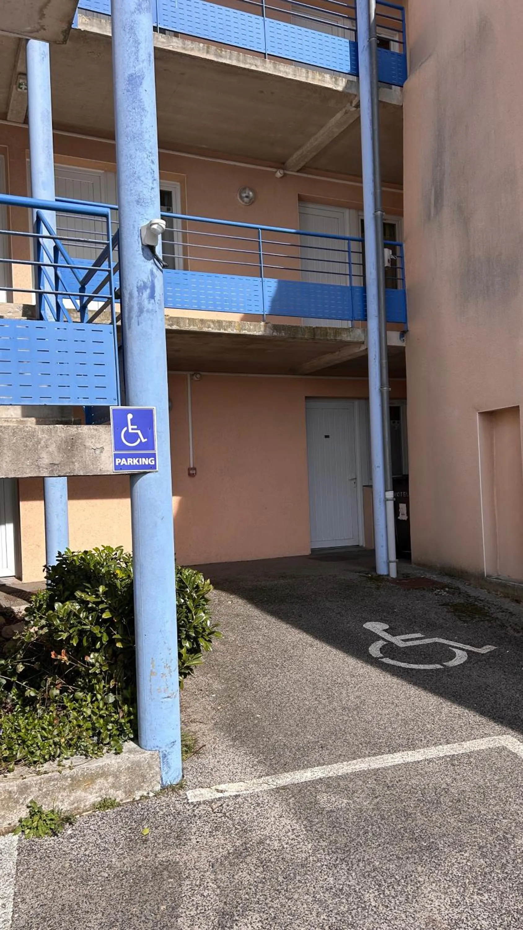 Facility for disabled guests in Hotel Du Rocher
