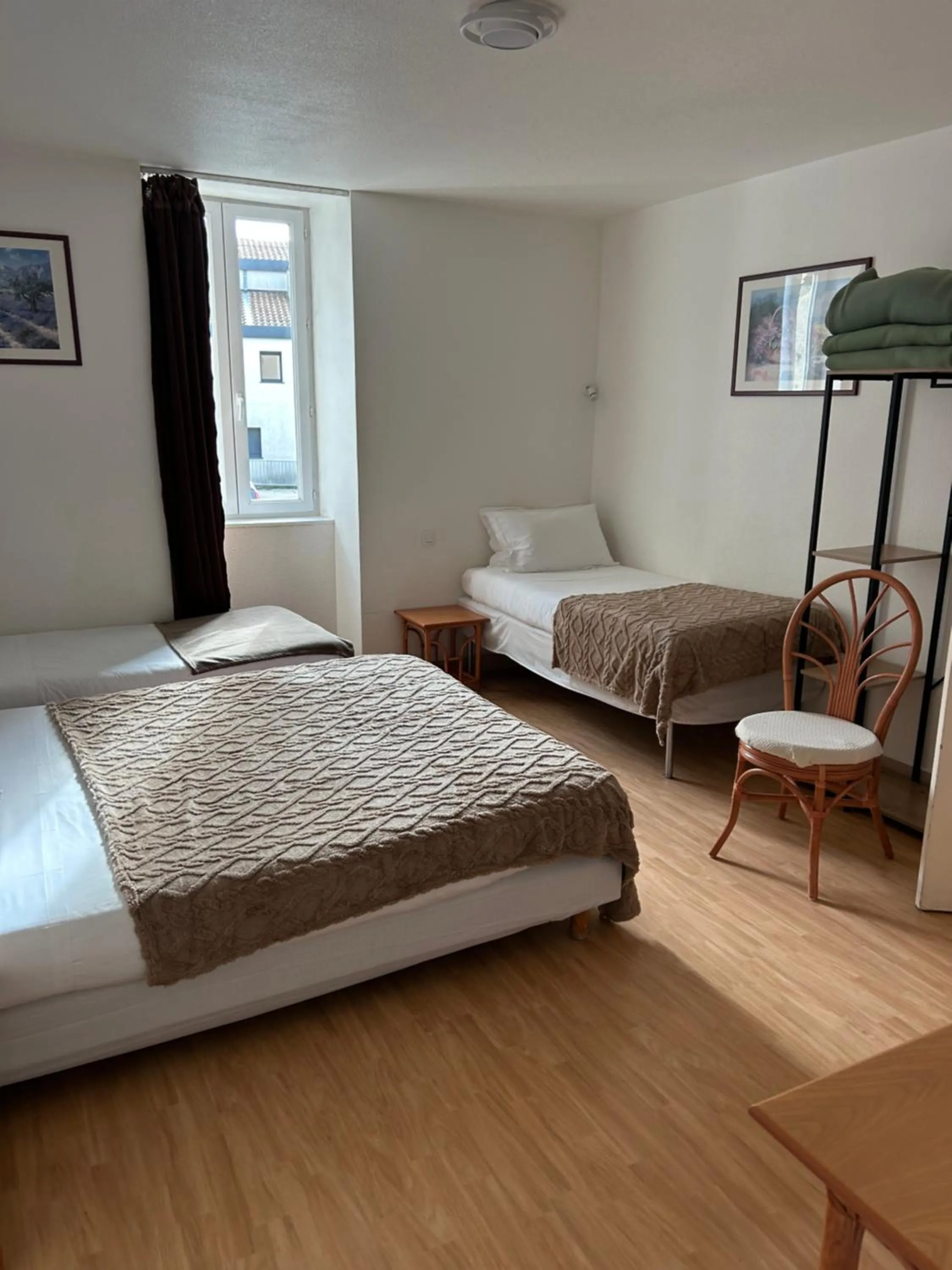 Property building, Bed in Hotel Du Rocher