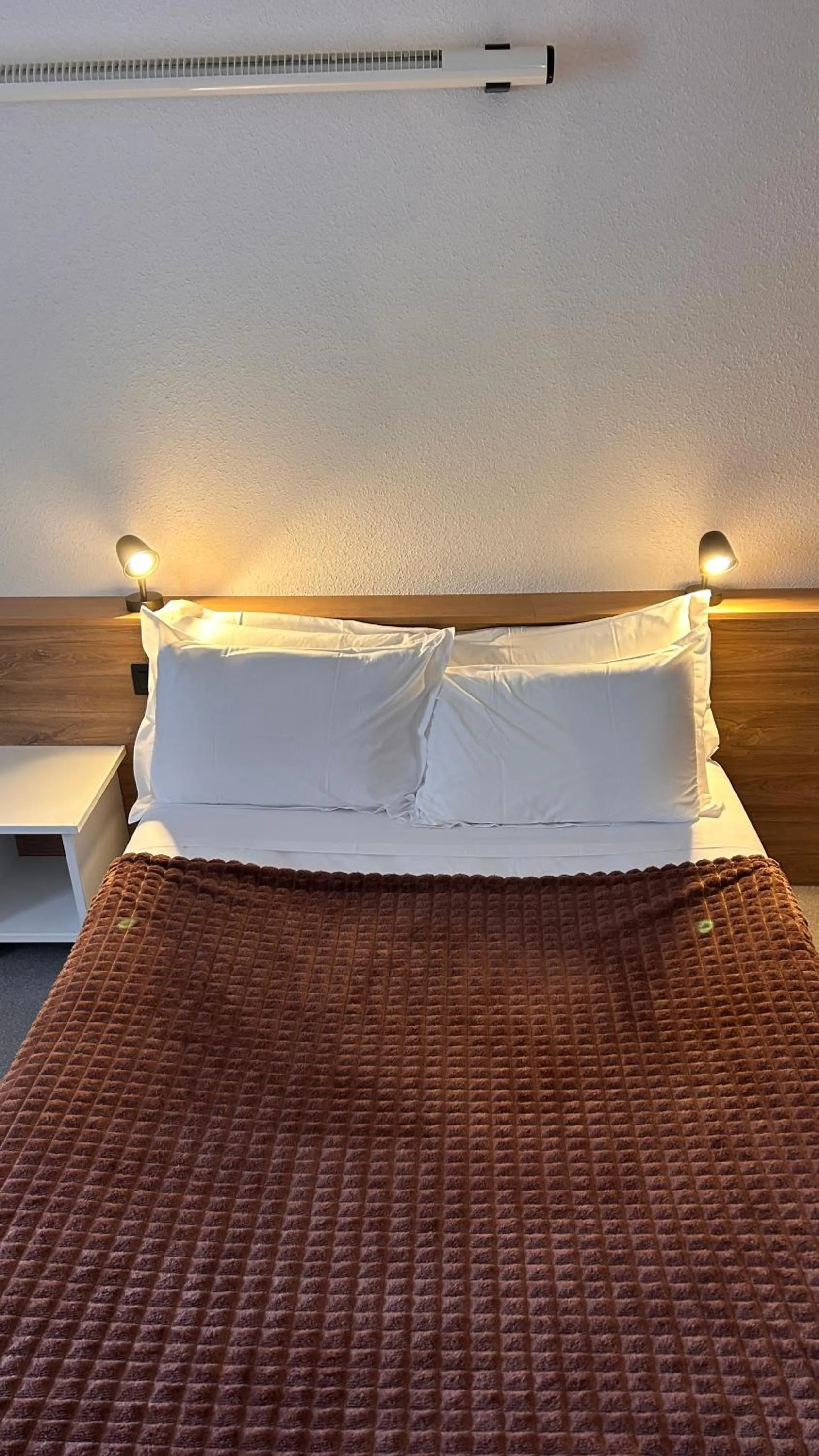 Bed in Hotel Du Rocher