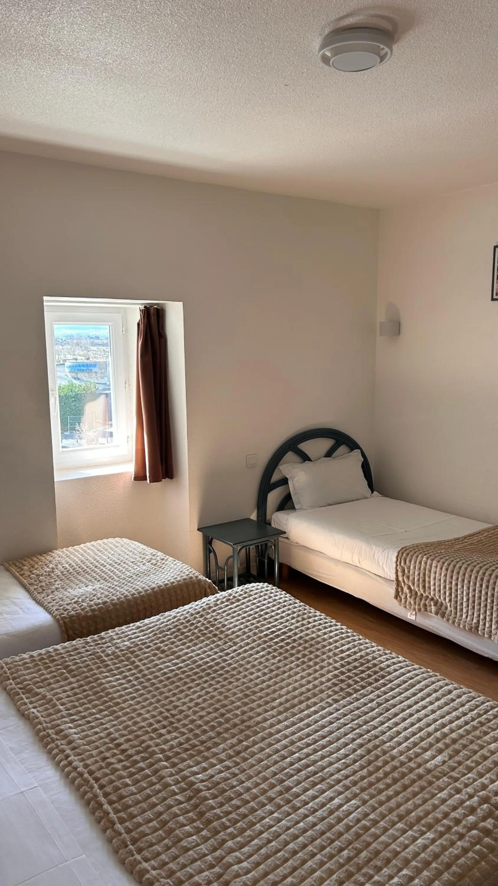 Bed in Hotel Du Rocher