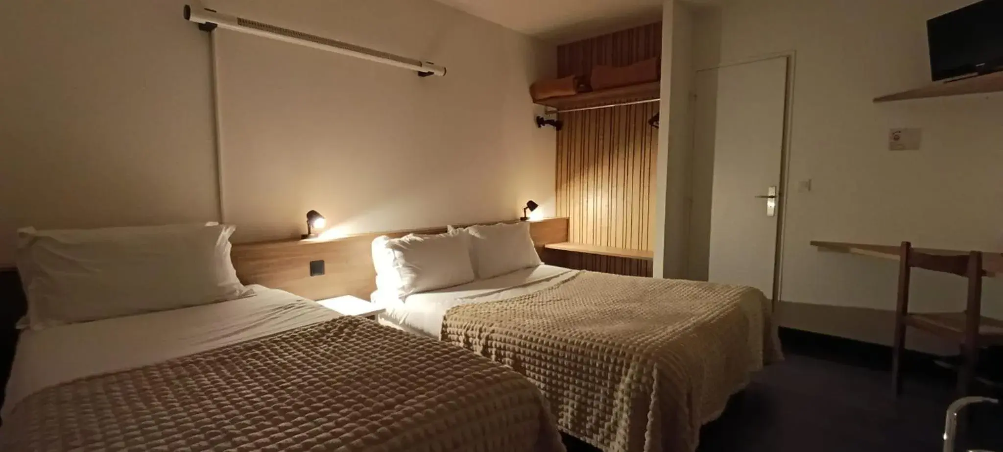 Comfort Triple Room in Hotel Du Rocher Comfort Triple Room in Hotel Du Rocher