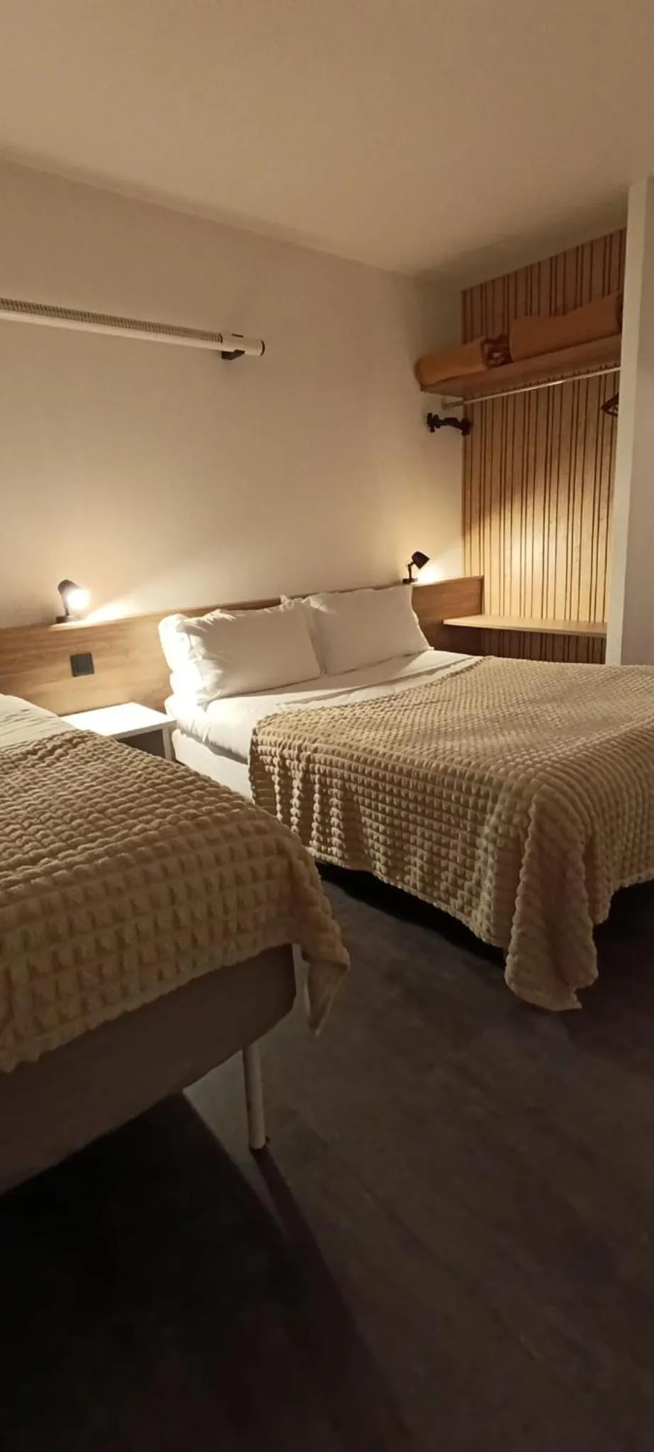 Bed in Hotel Du Rocher