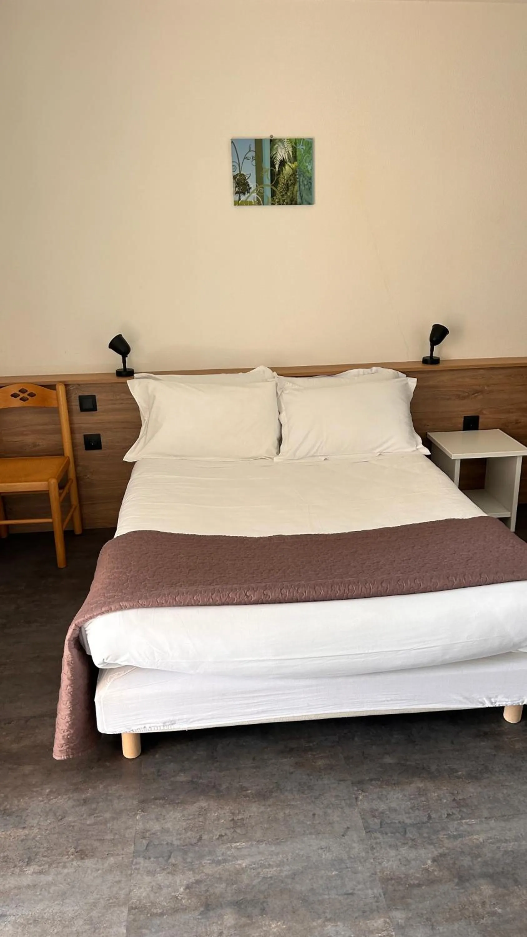Photo of the whole room, Bed in Hotel Du Rocher