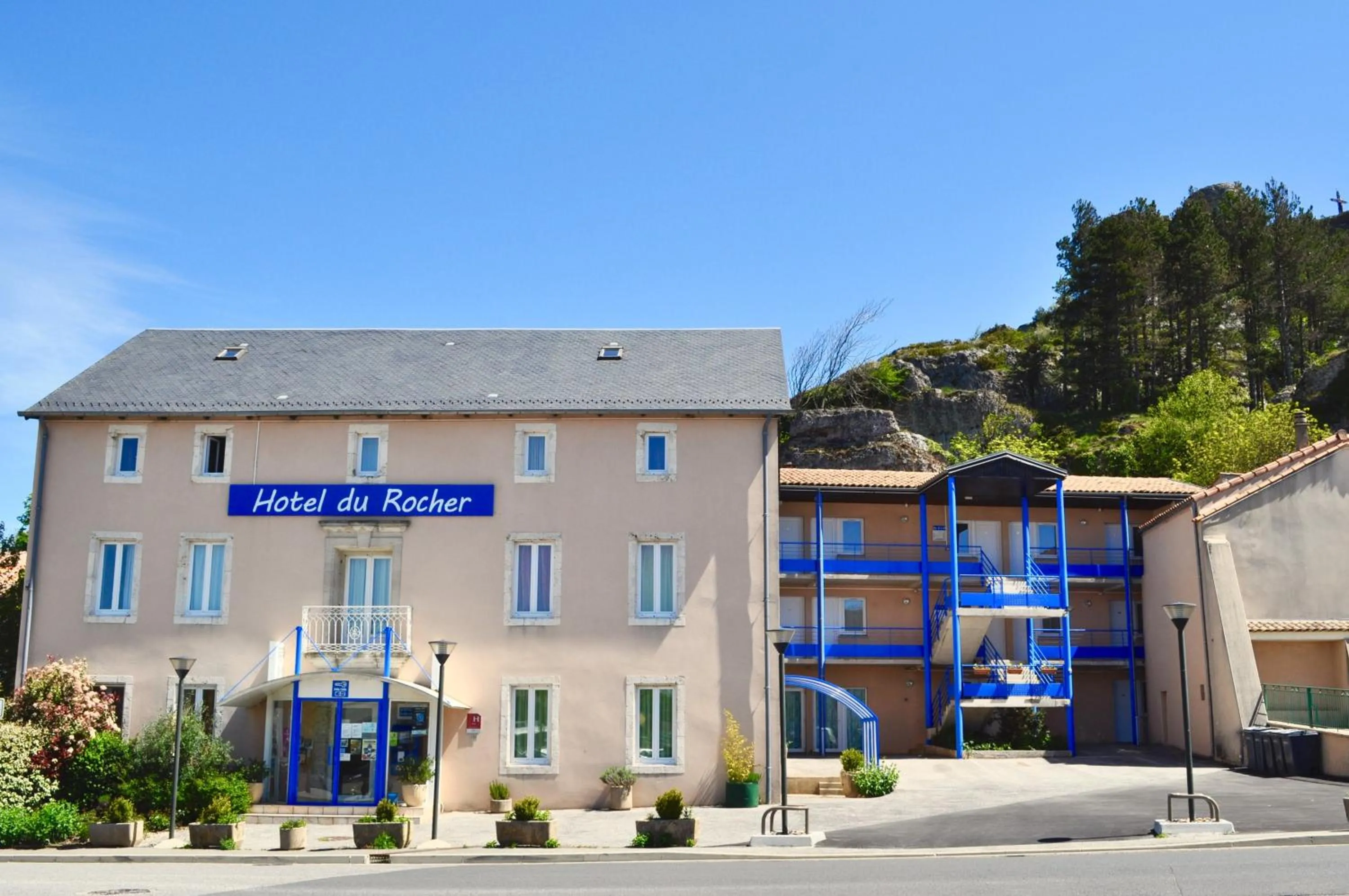 Property building in Hotel Du Rocher