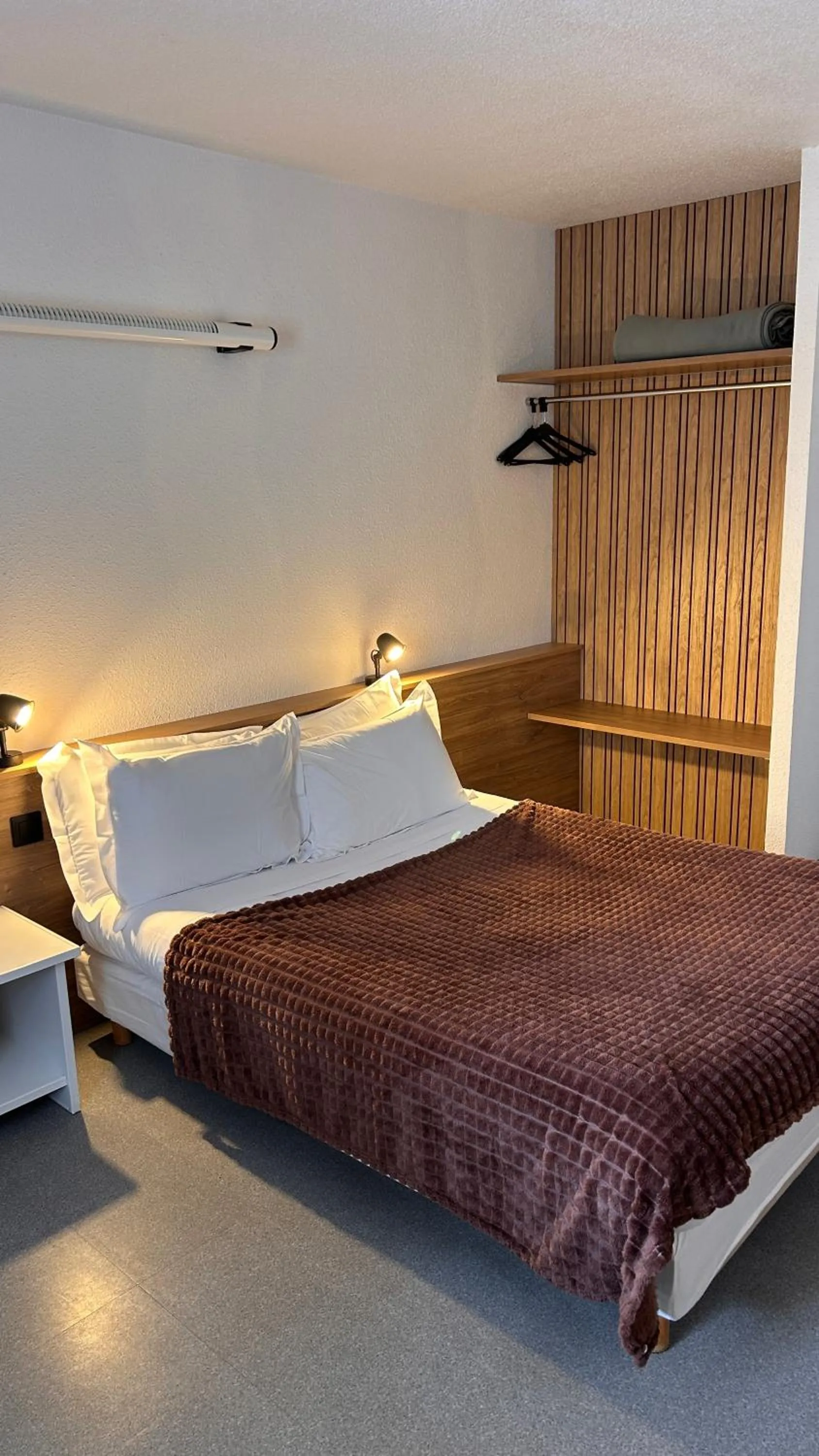 Photo of the whole room, Bed in Hotel Du Rocher