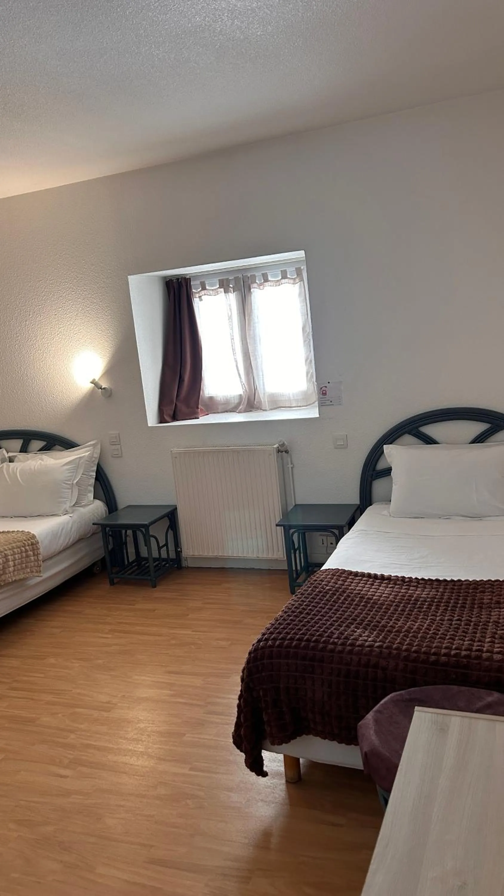 Bed in Hotel Du Rocher