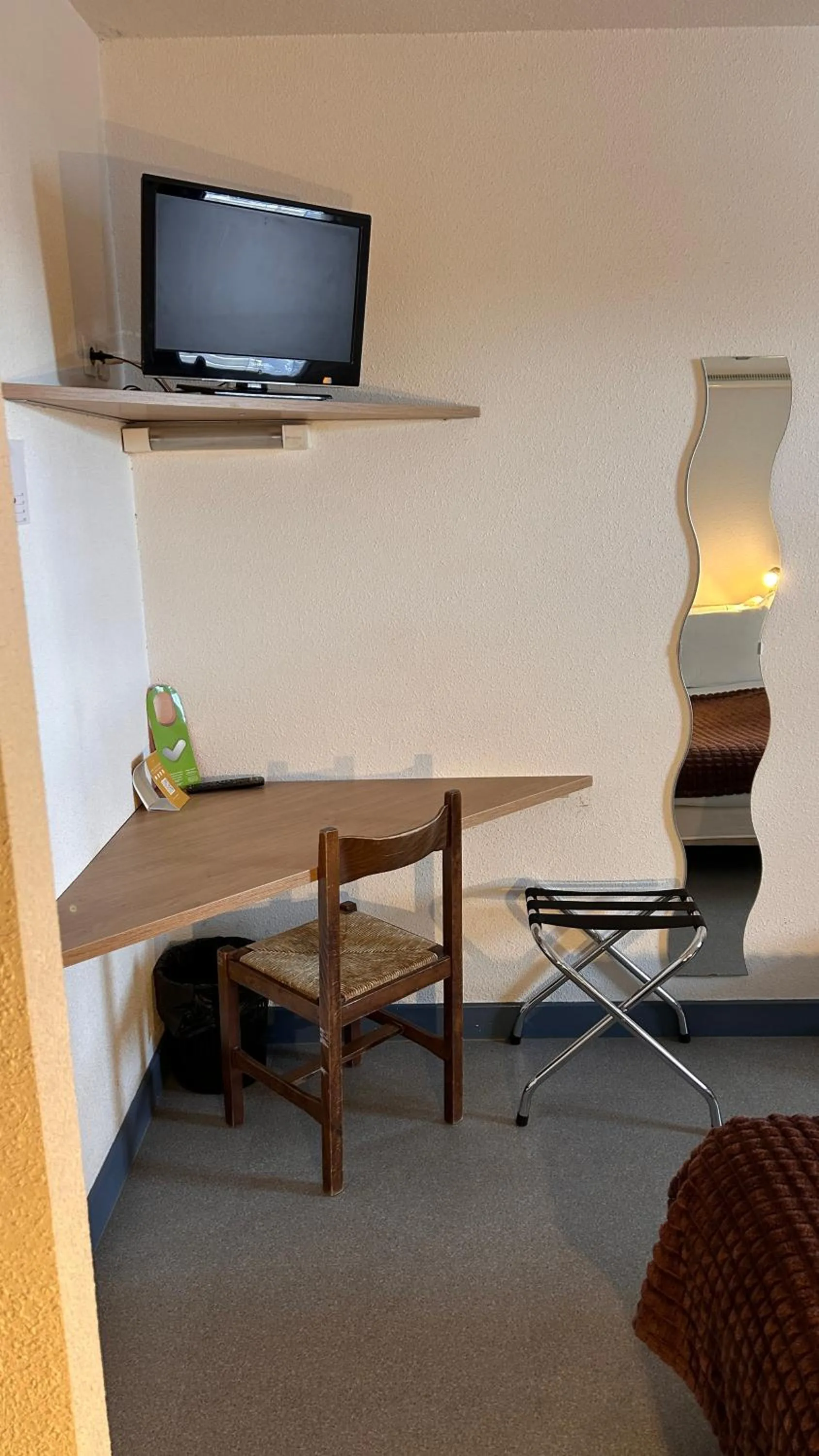 TV and multimedia in Hotel Du Rocher
