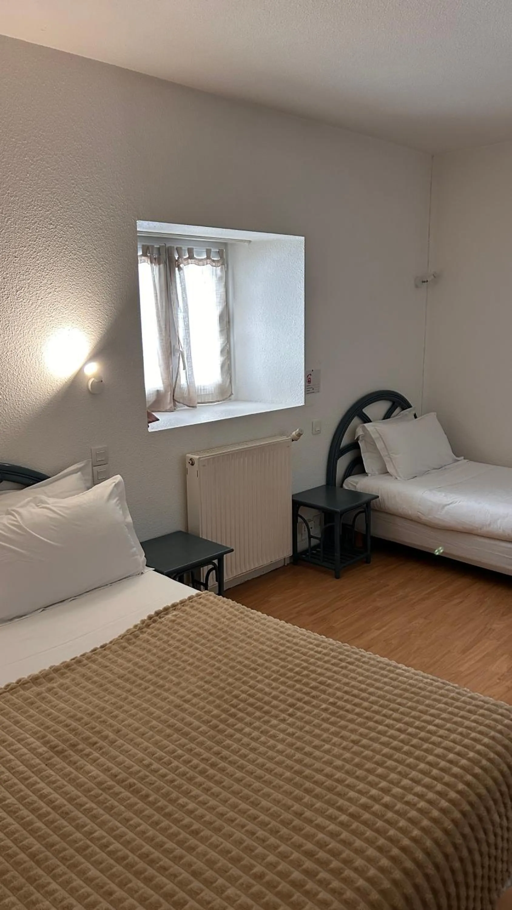 Bed in Hotel Du Rocher