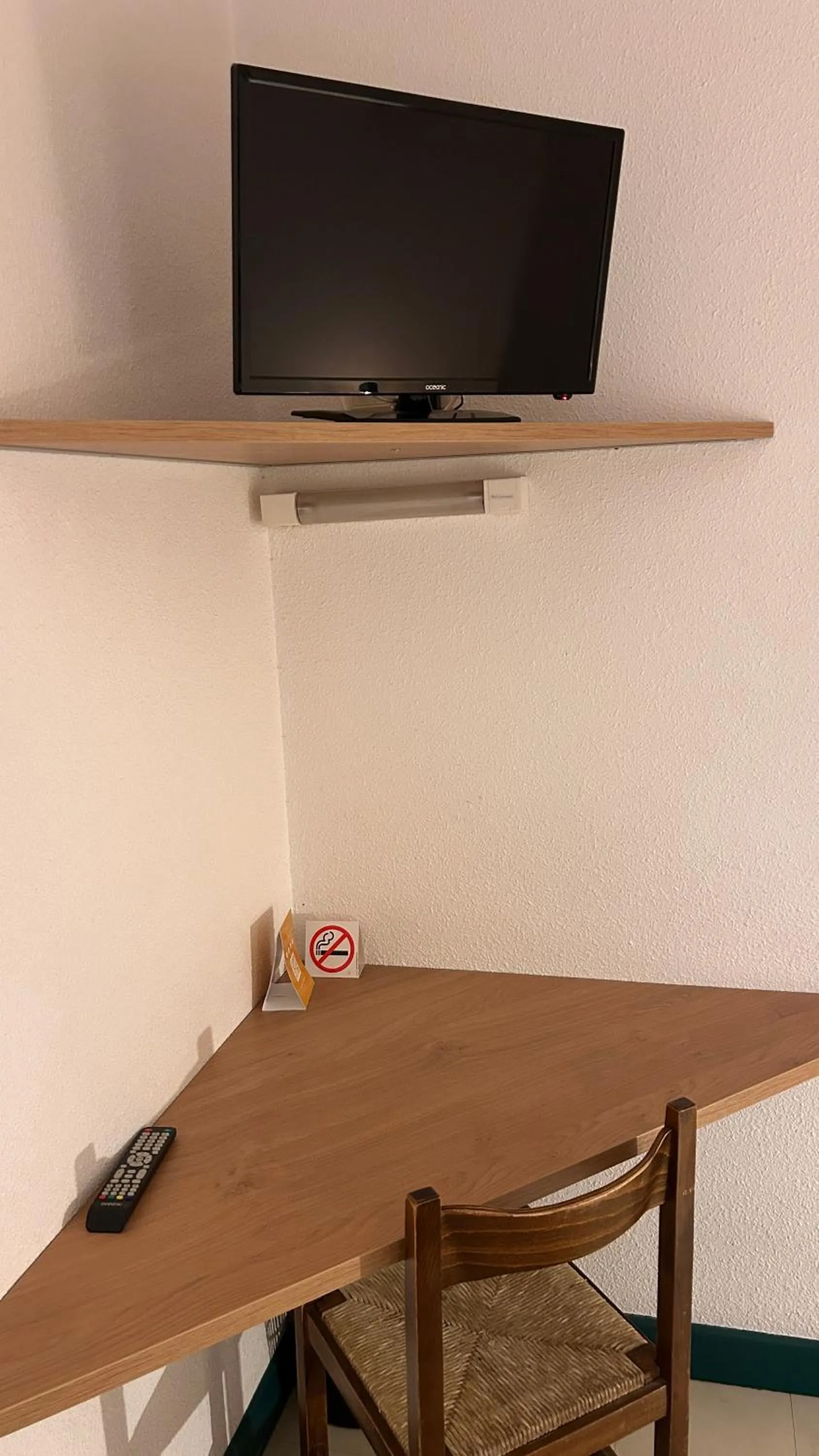 TV and multimedia in Hotel Du Rocher