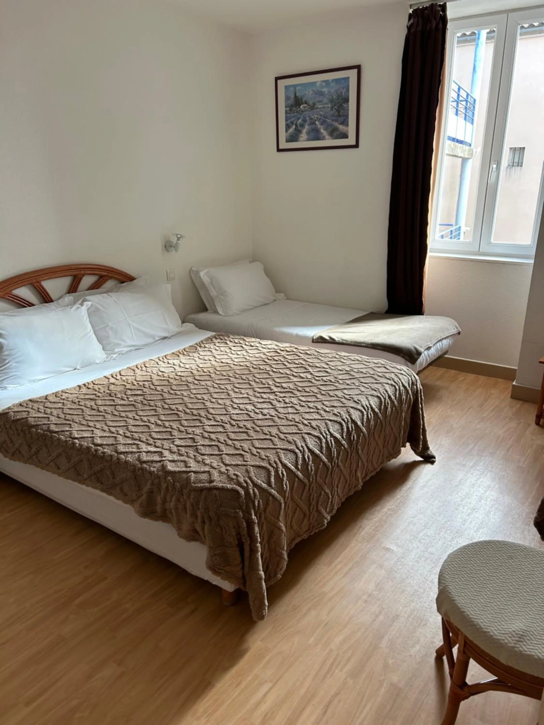 Property building, Bed in Hotel Du Rocher