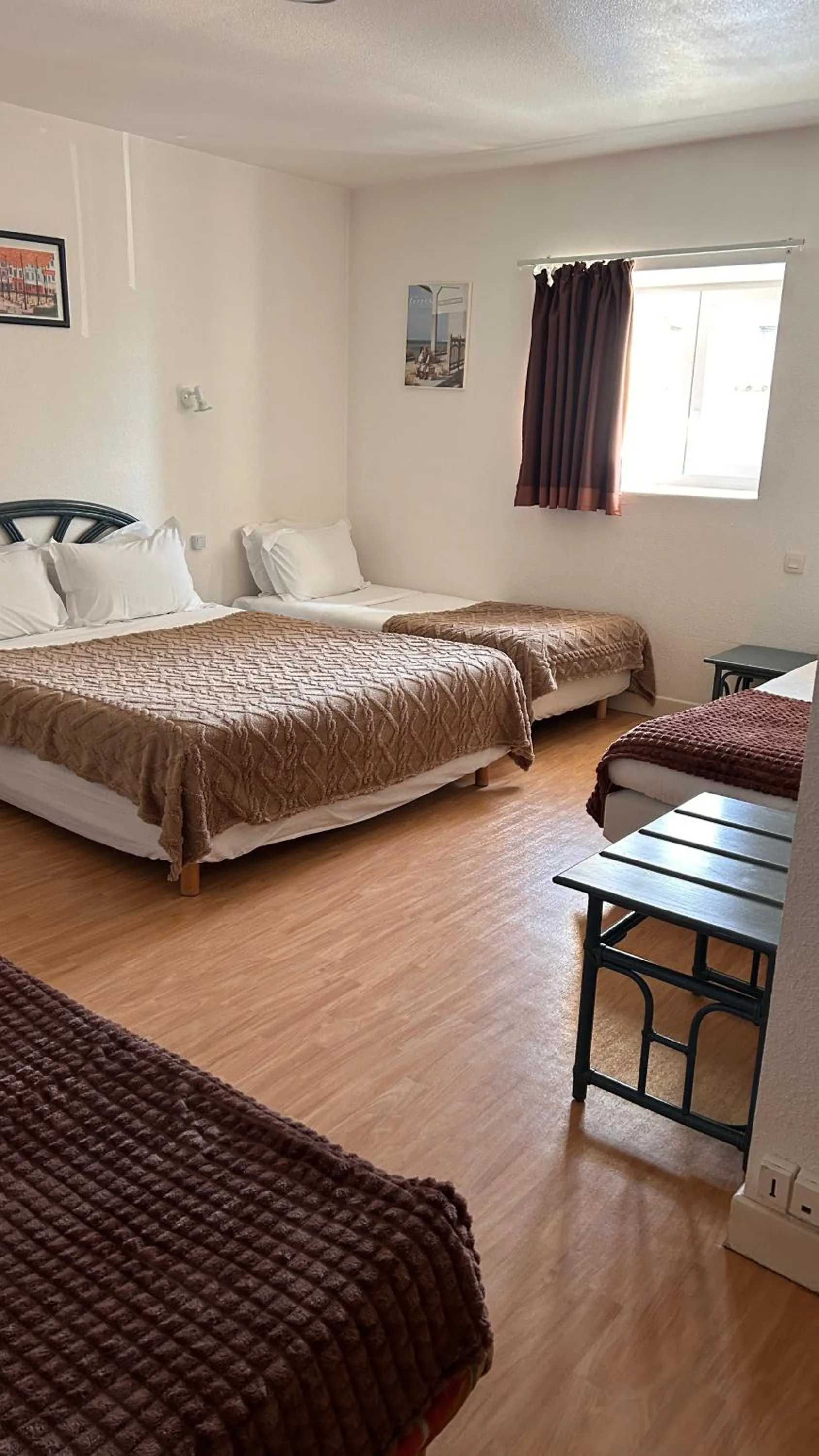 Property building, Bed in Hotel Du Rocher