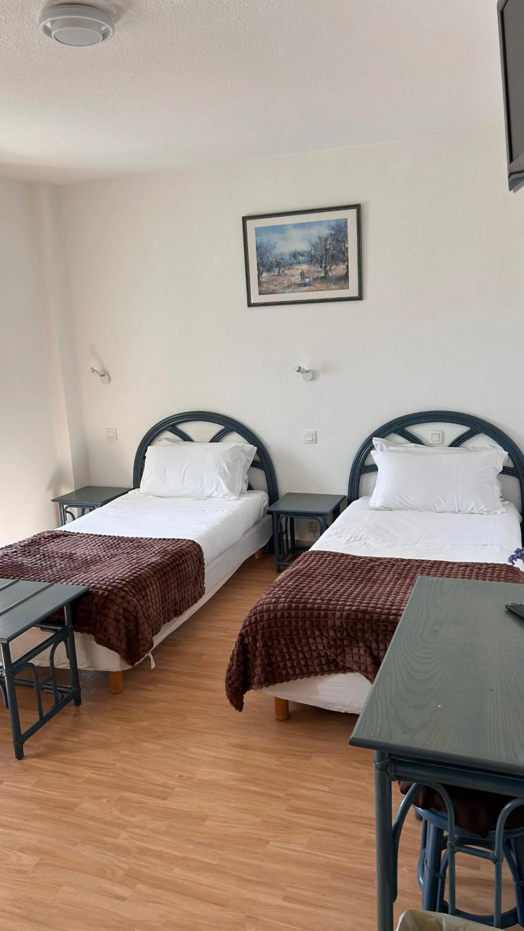 Bed in Hotel Du Rocher