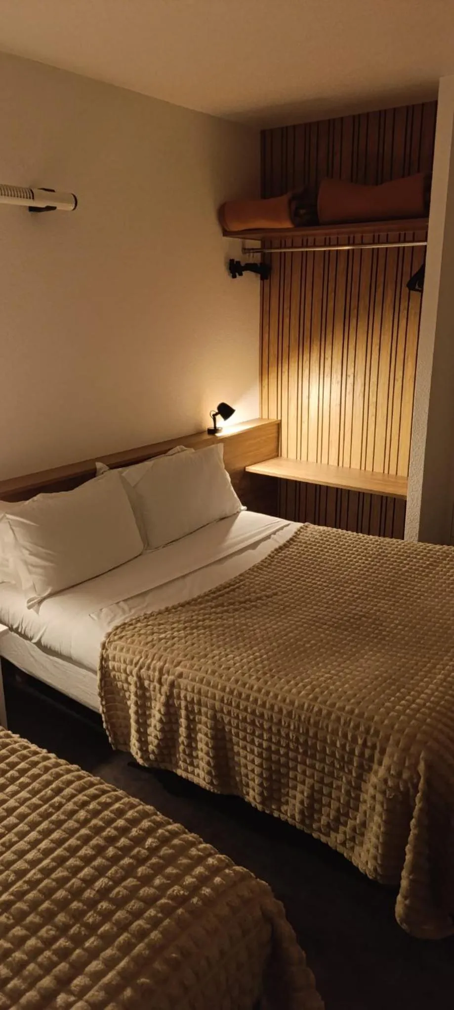 Bed in Hotel Du Rocher