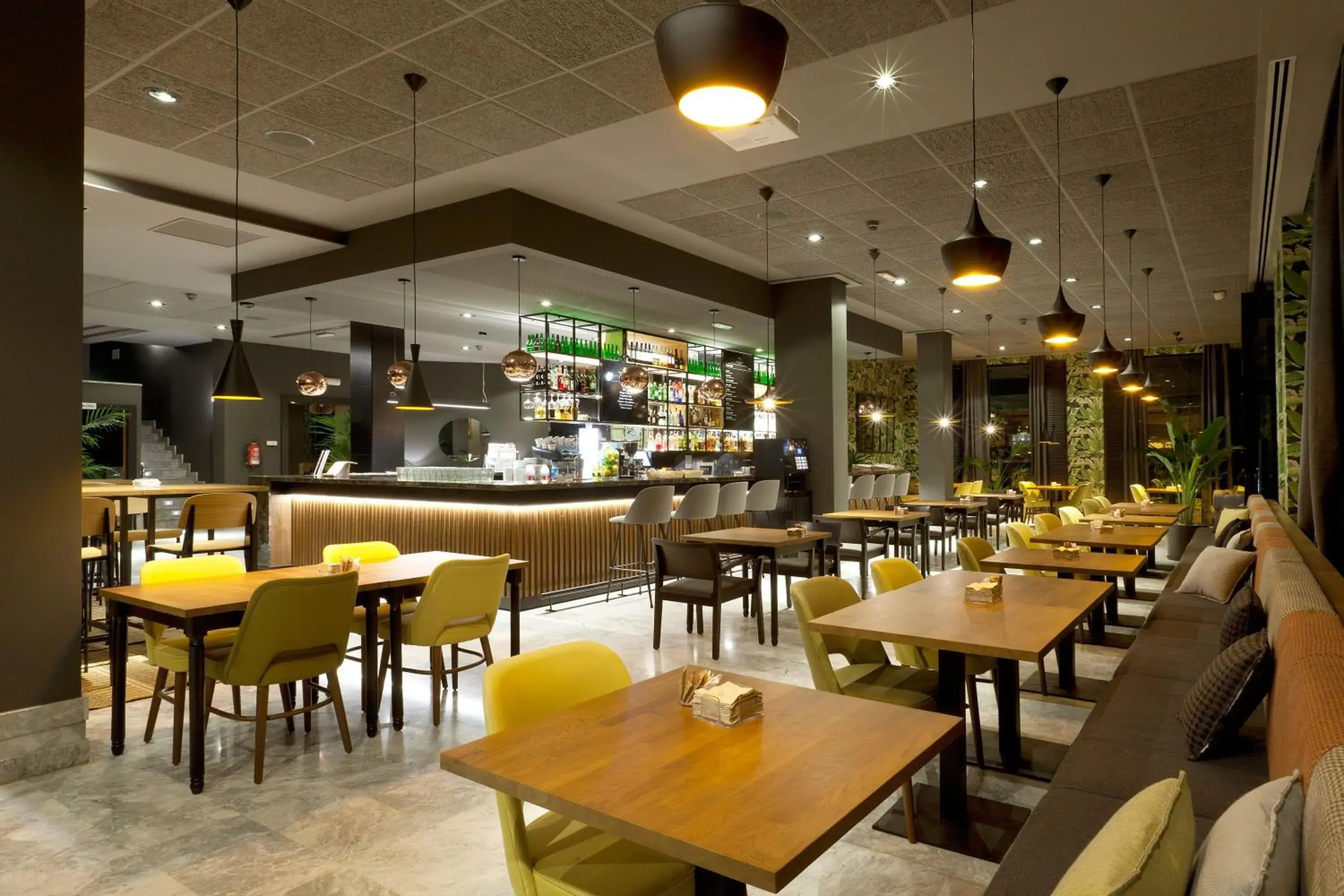 Restaurant/places to eat in Hotel Malcom and Barret Restaurant/places to eat in Hotel Malcom and Barret