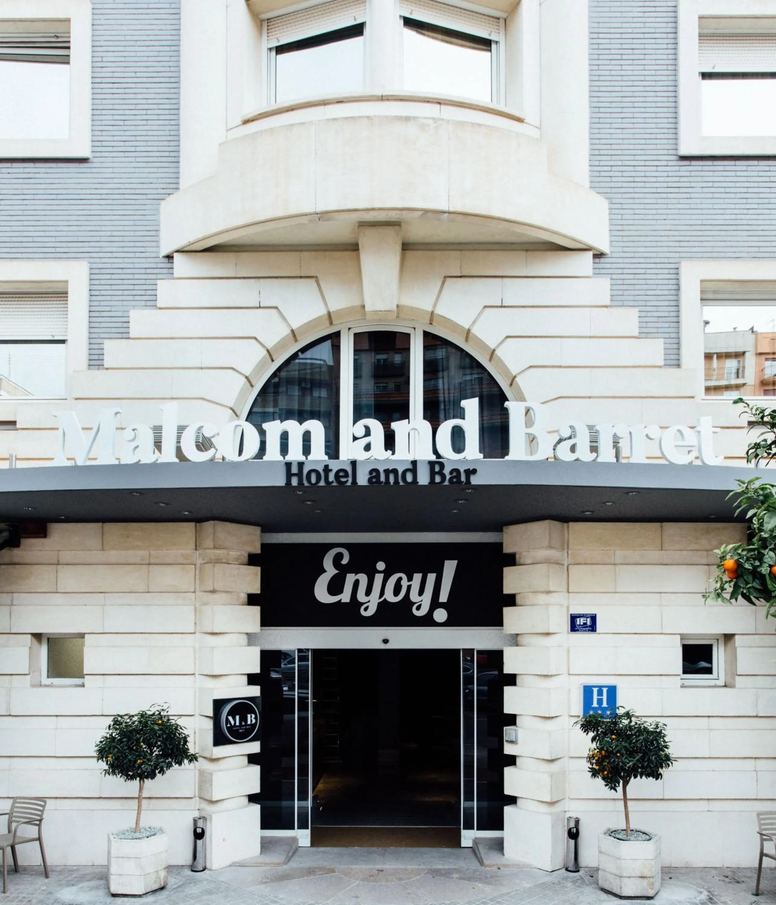 Property building in Hotel Malcom and Barret