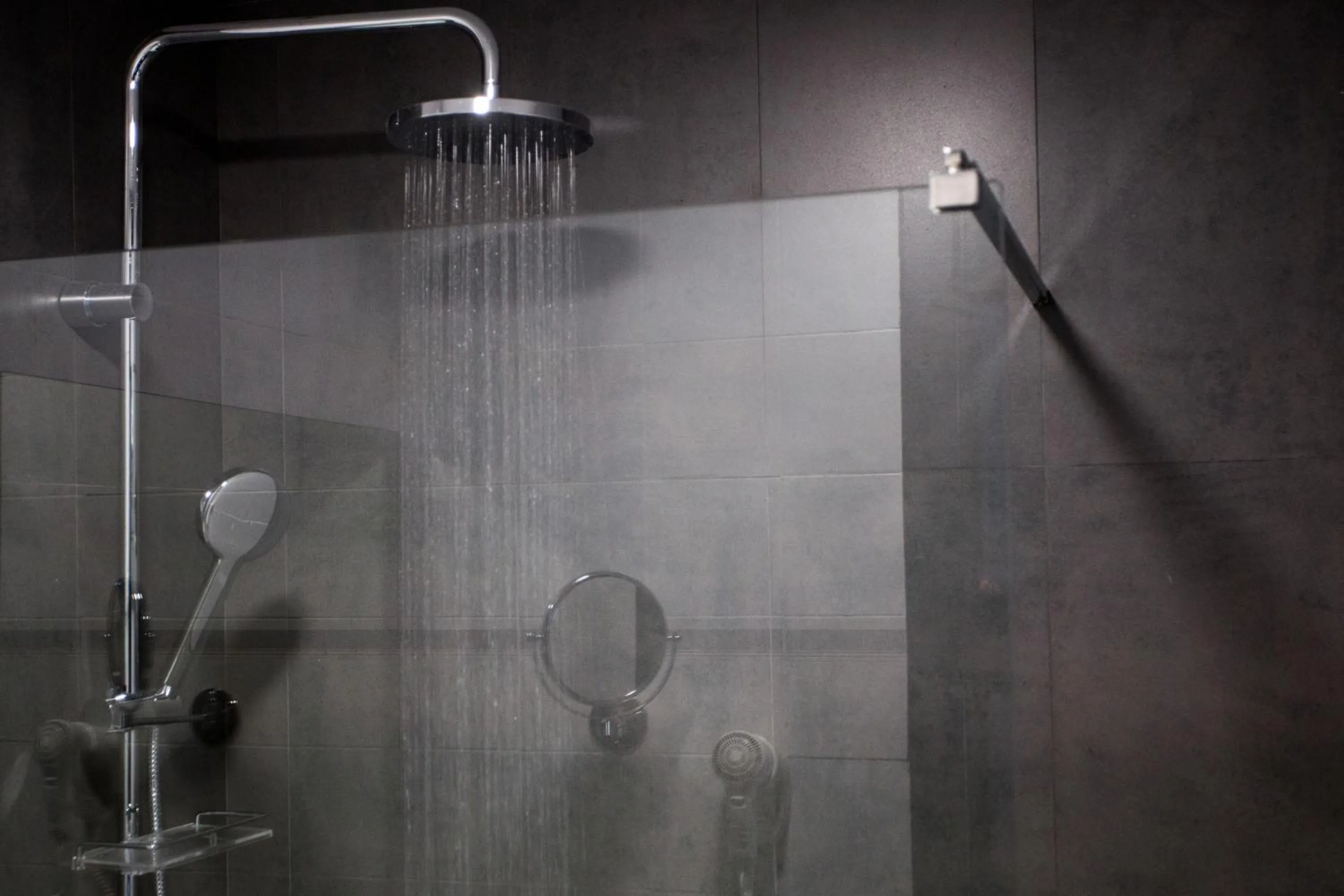 Shower in Hotel Malcom and Barret