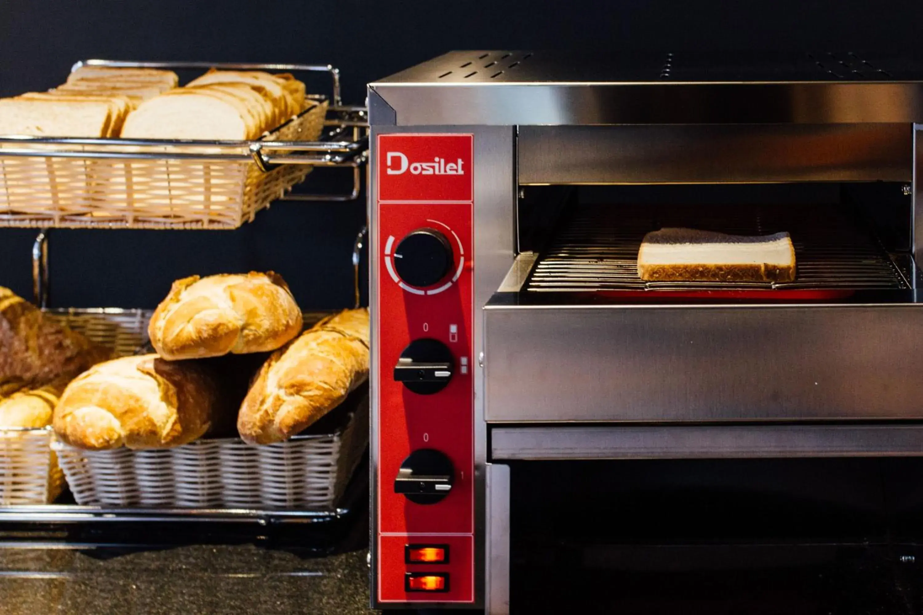 Restaurant/places to eat in Hotel Malcom and Barret Restaurant/places to eat in Hotel Malcom and Barret