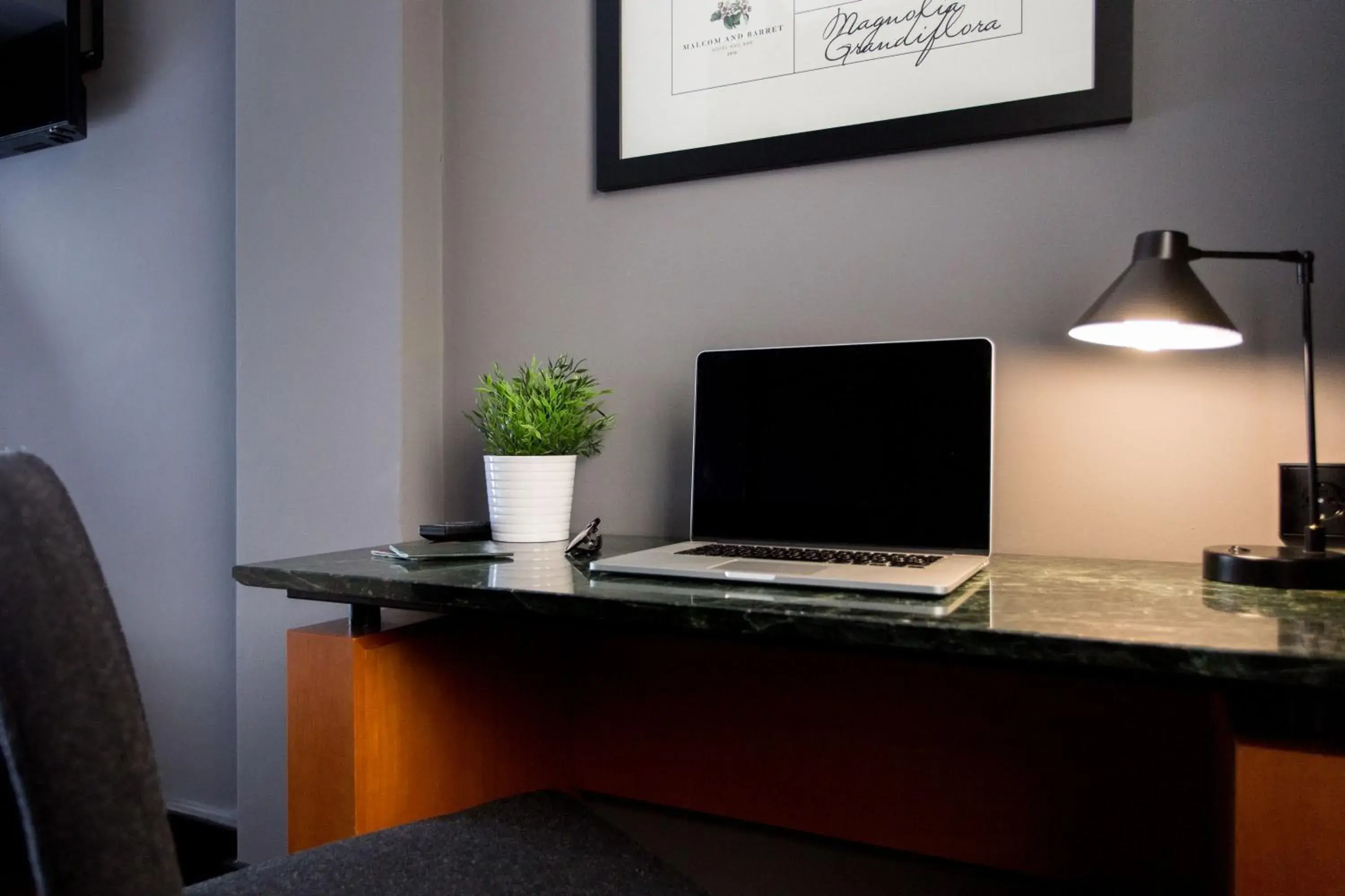 Photo of the whole room in Hotel Malcom and Barret Photo of the whole room in Hotel Malcom and Barret