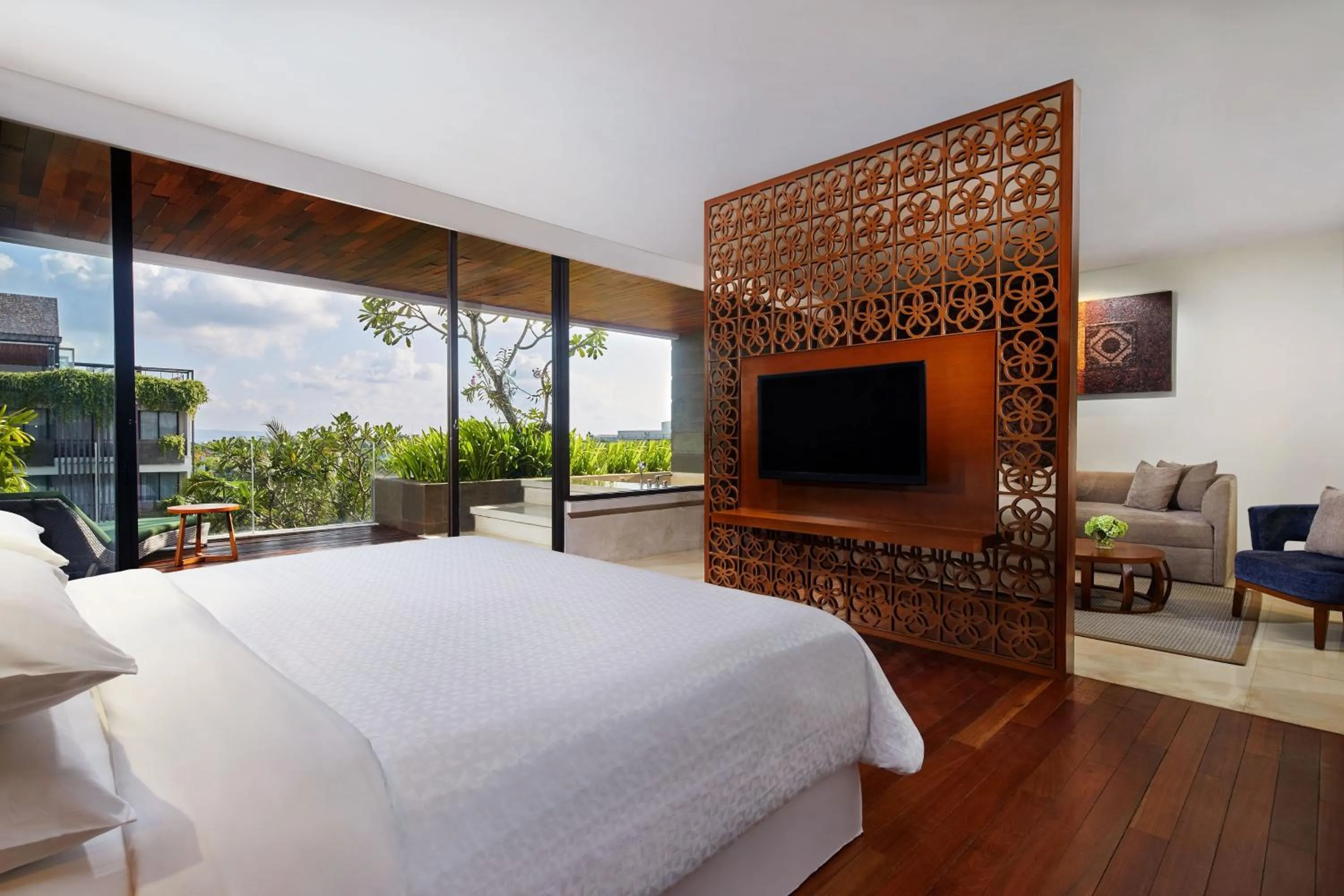 Photo of the whole room, Bed in Four Points by Sheraton Bali, Seminyak