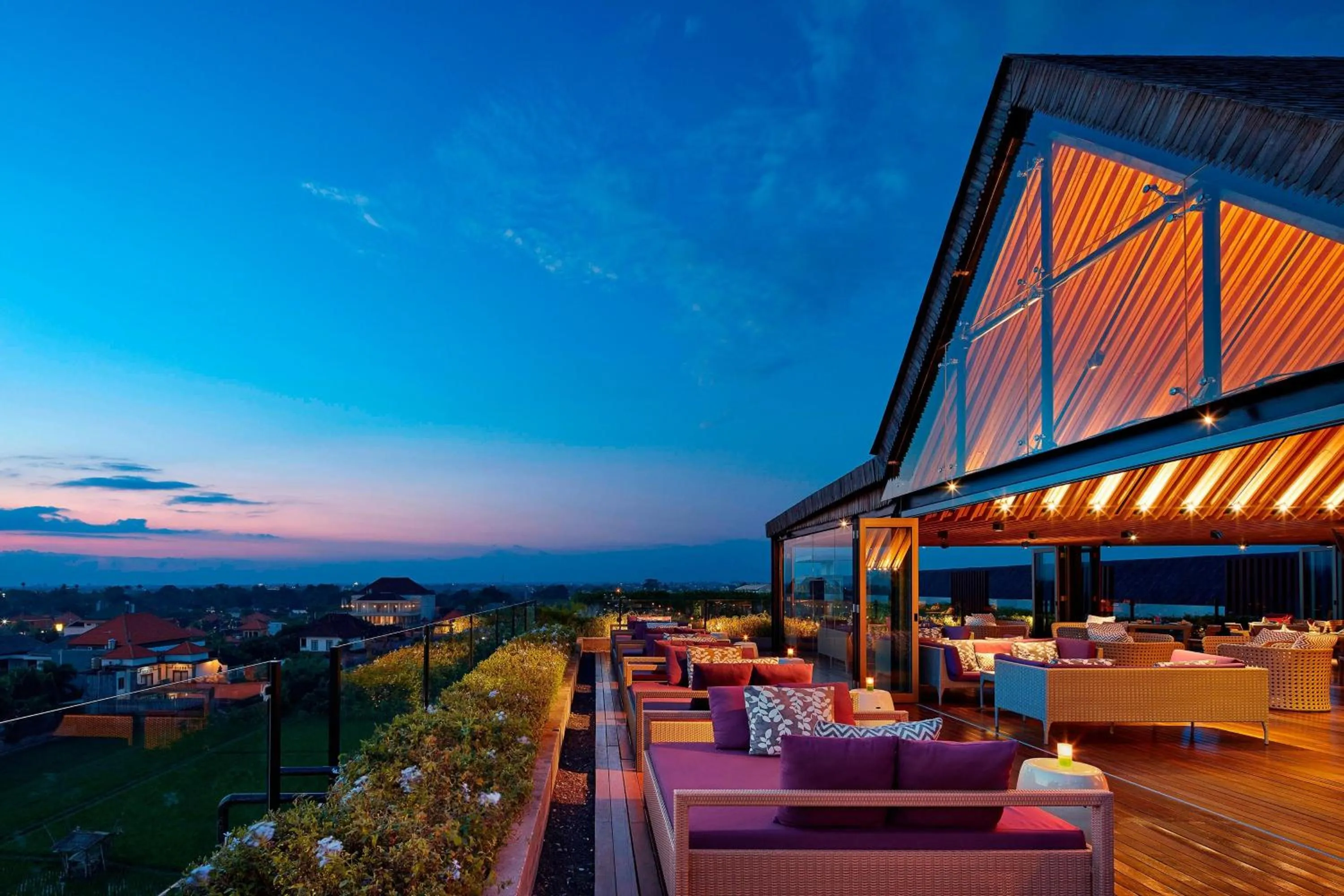 Lounge or bar in Four Points by Sheraton Bali, Seminyak
