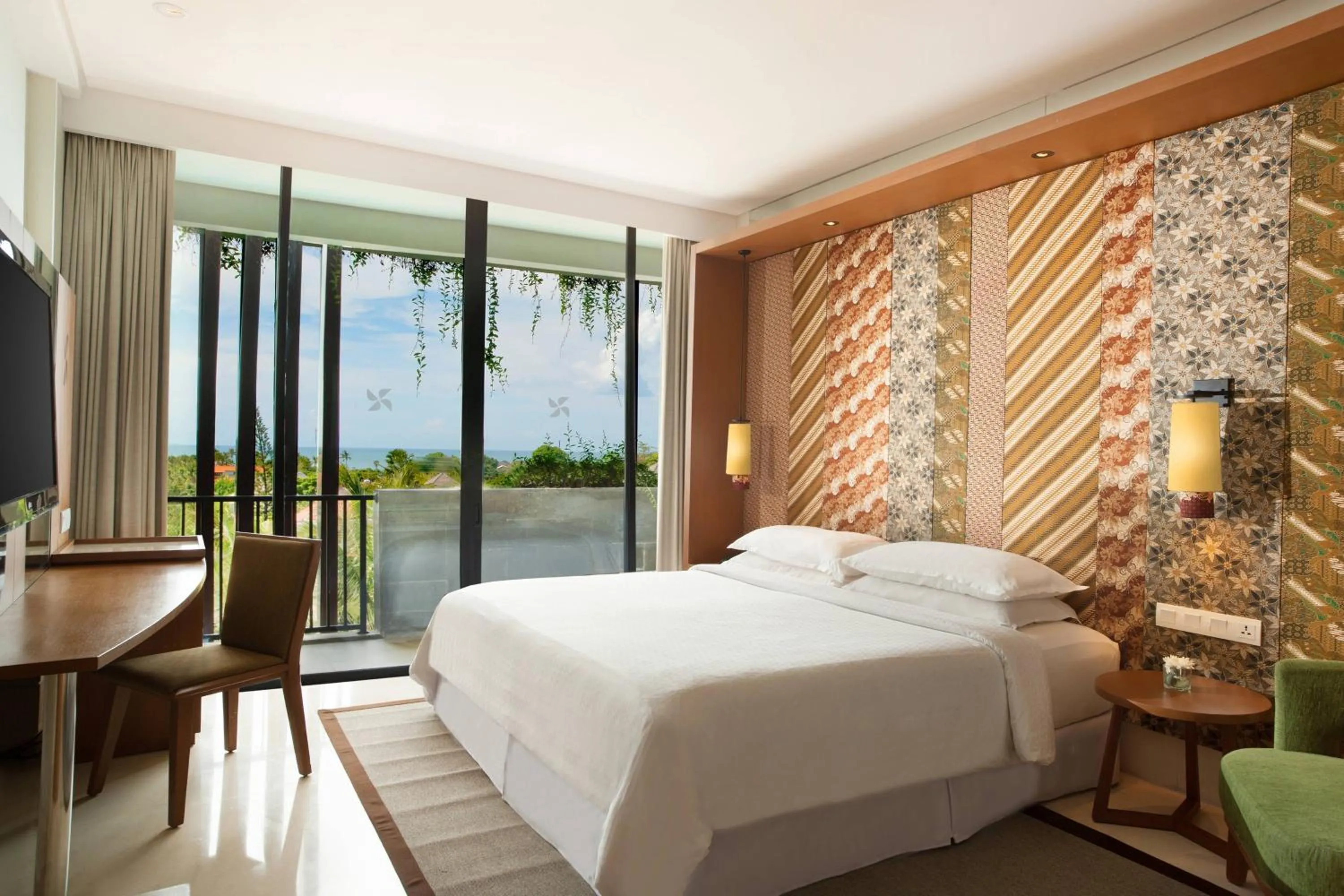 Swimming pool, Bed in Four Points by Sheraton Bali, Seminyak