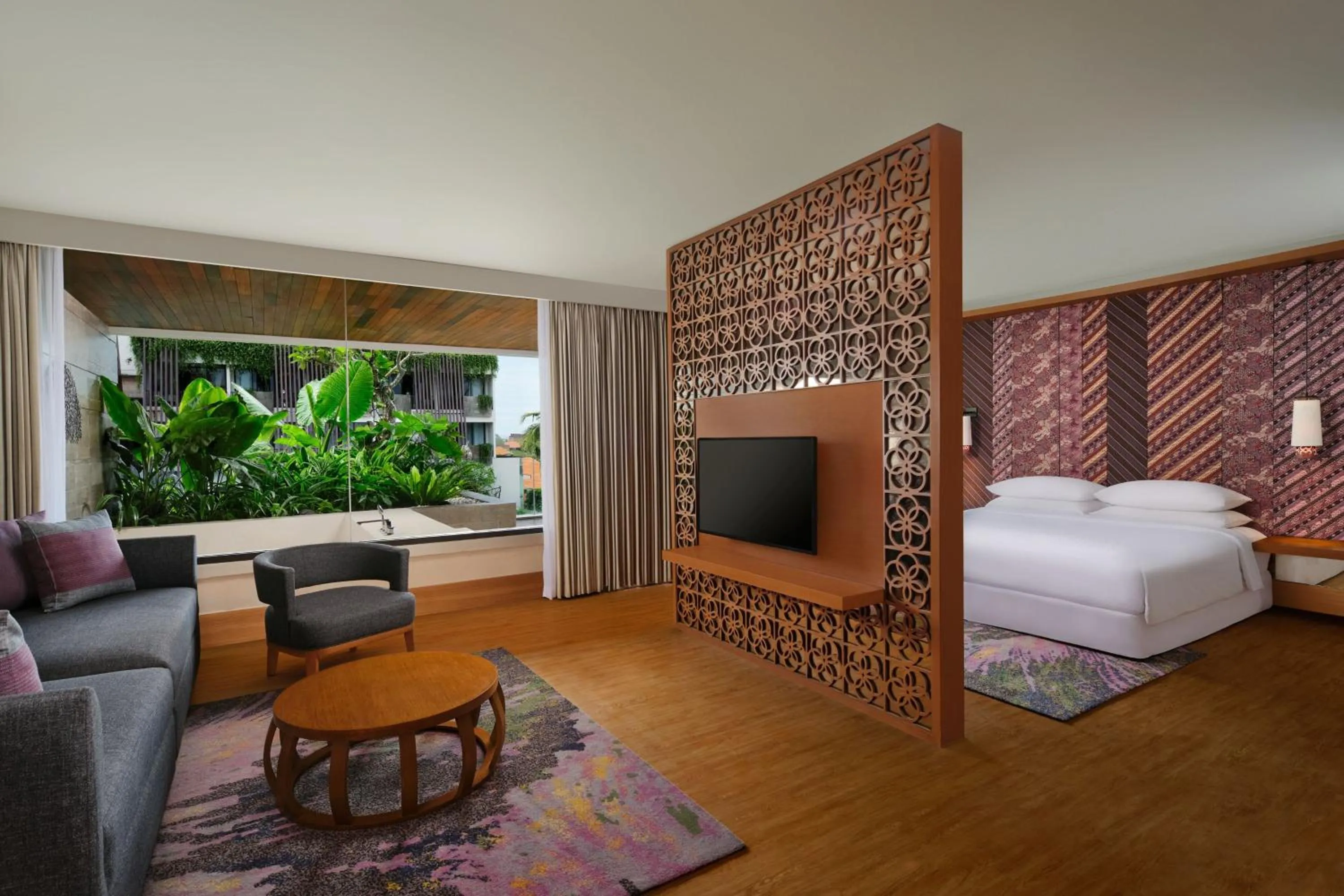 Photo of the whole room, Bed in Four Points by Sheraton Bali, Seminyak