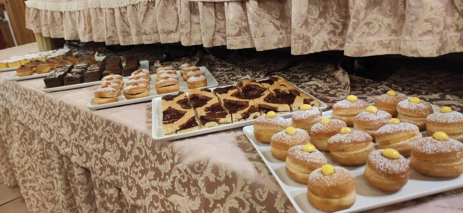 Buffet breakfast in Sport Hotel Cristal