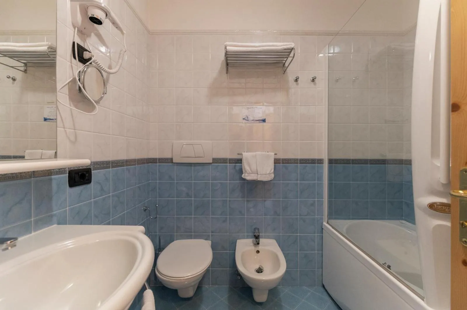 Toilet in Sport Hotel Cristal