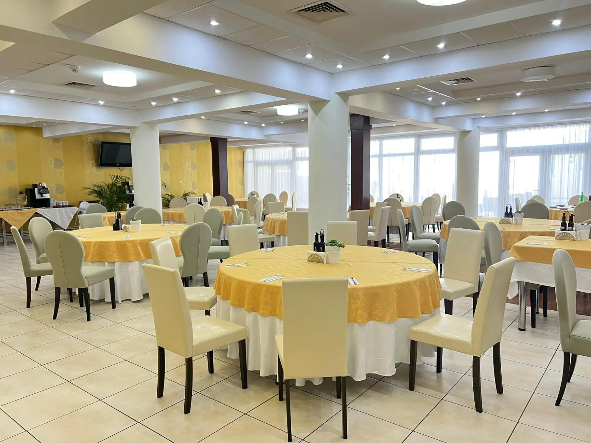 Restaurant/places to eat in Complex Balnear Cerbul
