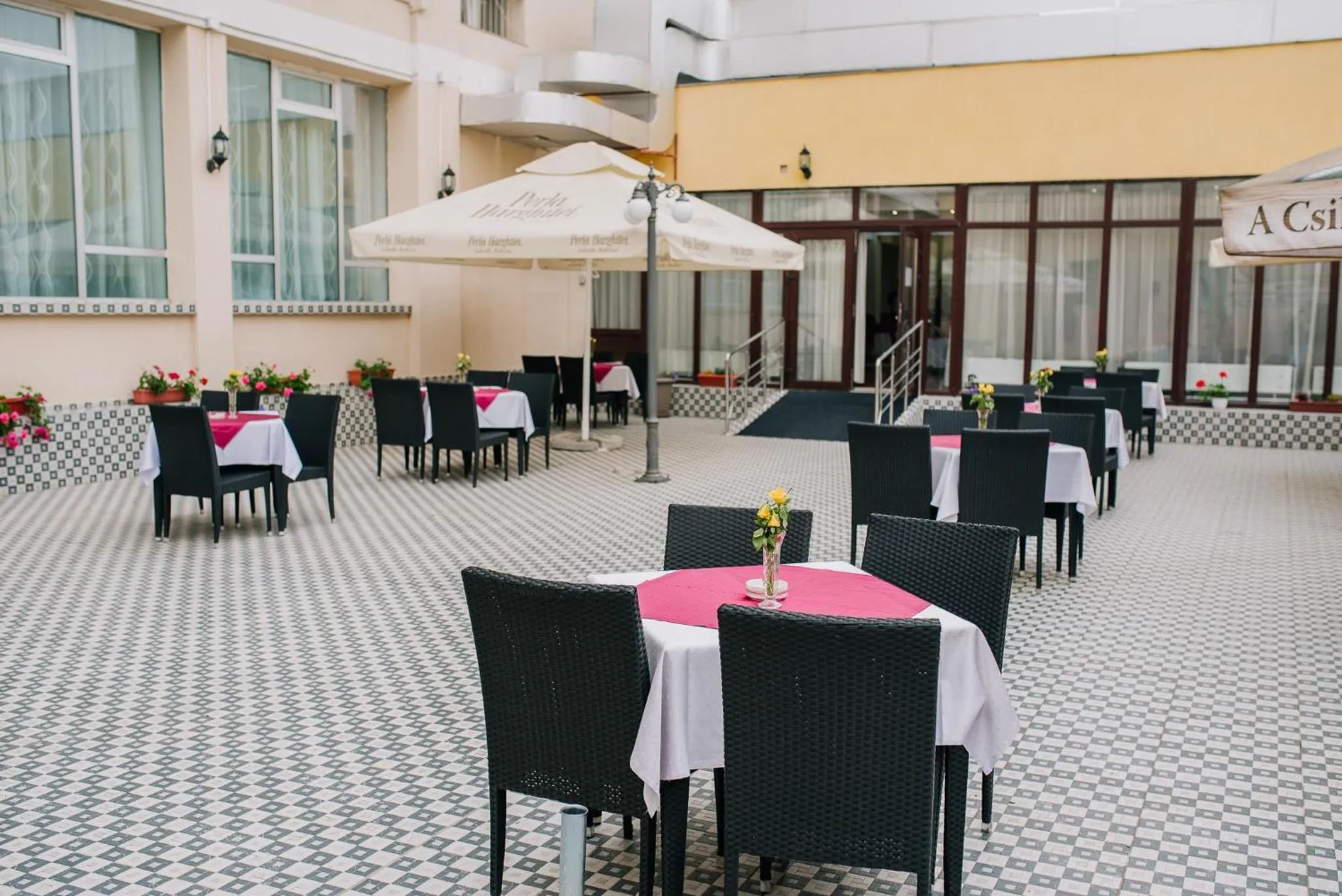 Restaurant/places to eat in Complex Balnear Cerbul